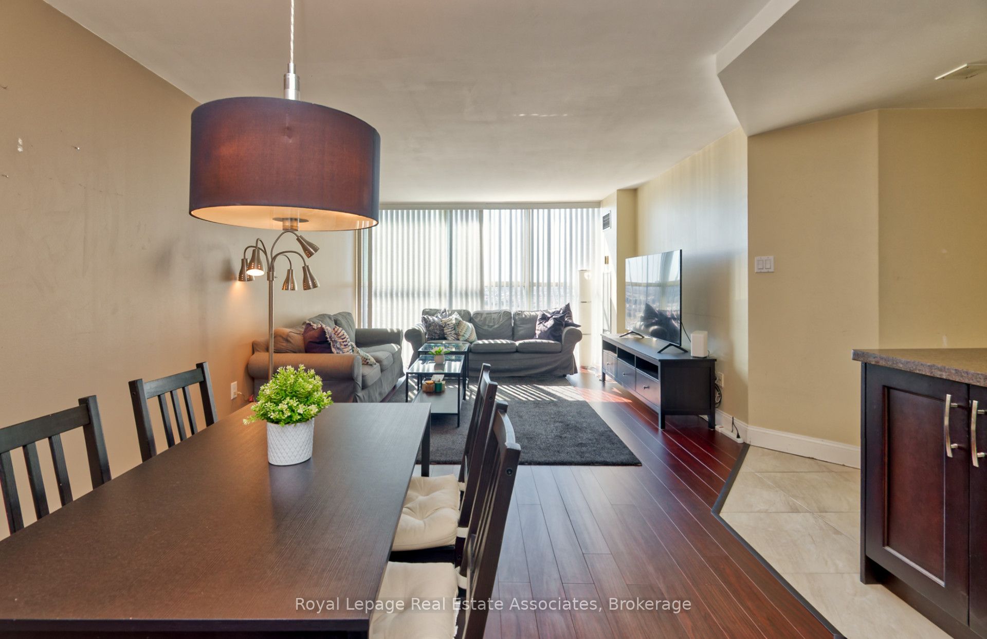 MLS #W12403059 image #6