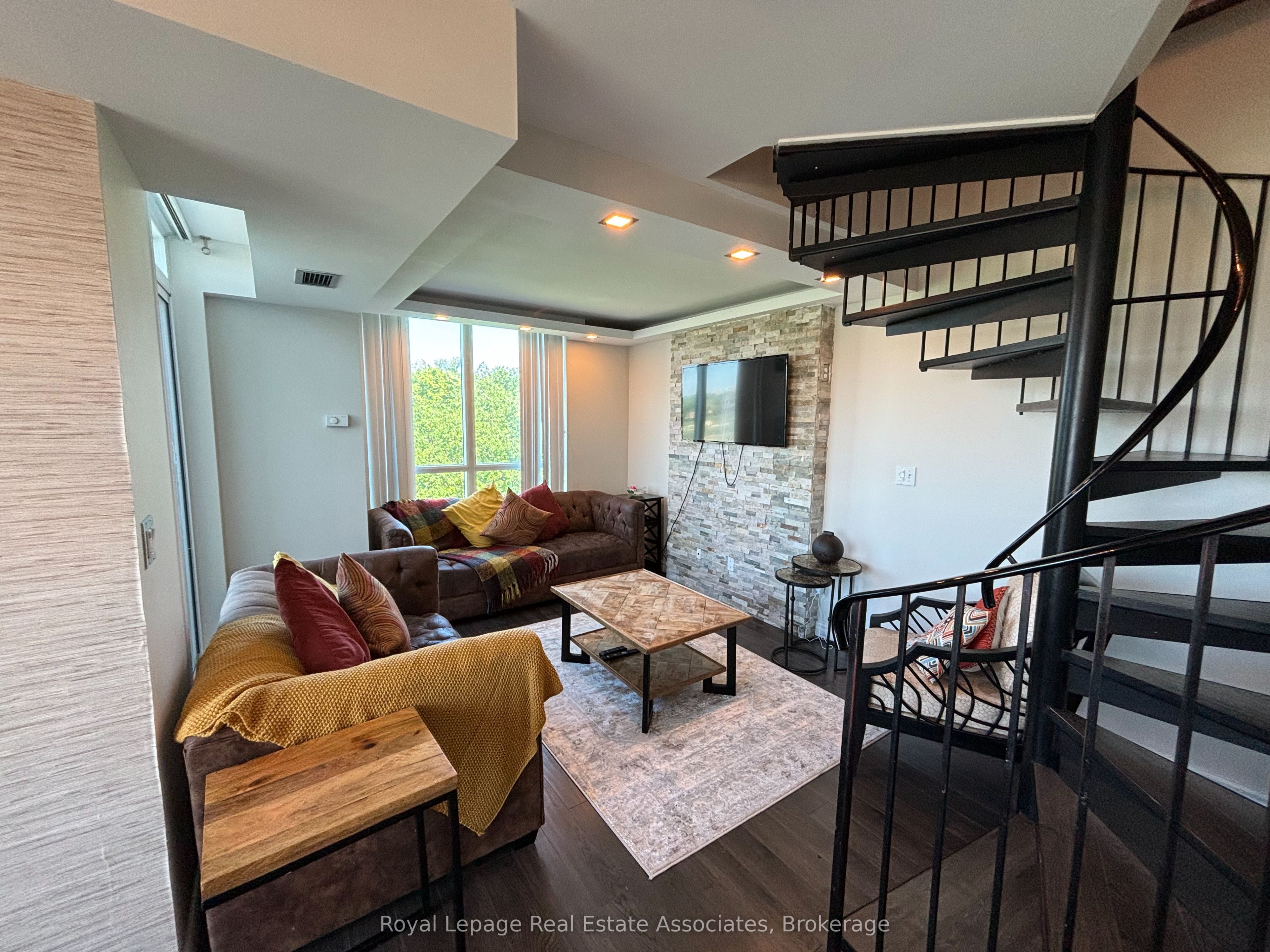 MLS #W12403574 image #9