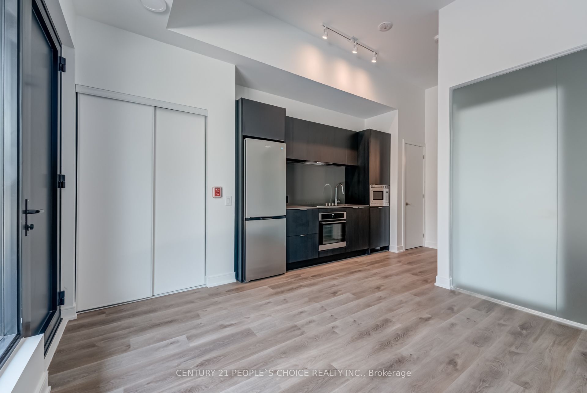 MLS #W12403655 image #3