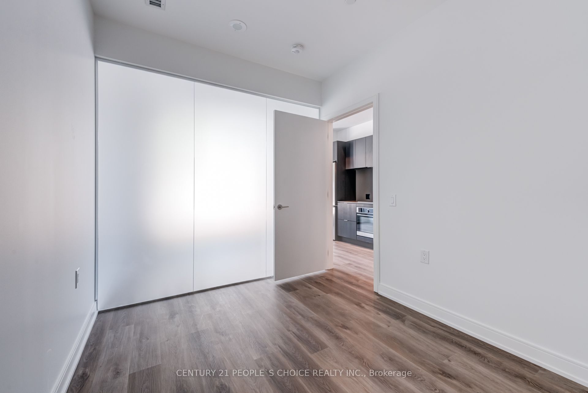 MLS #W12403655 image #5