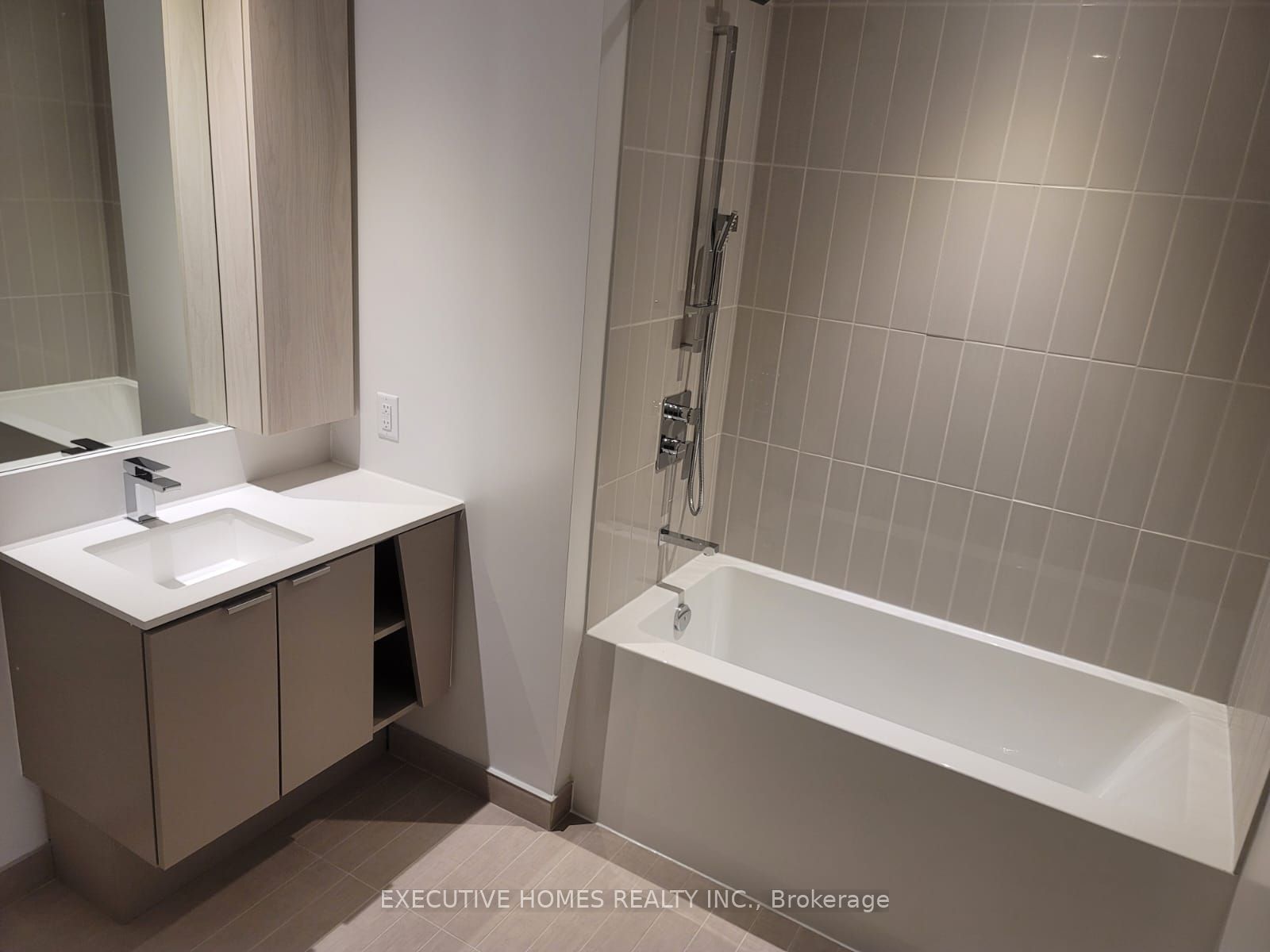 MLS #W12403998 image #8