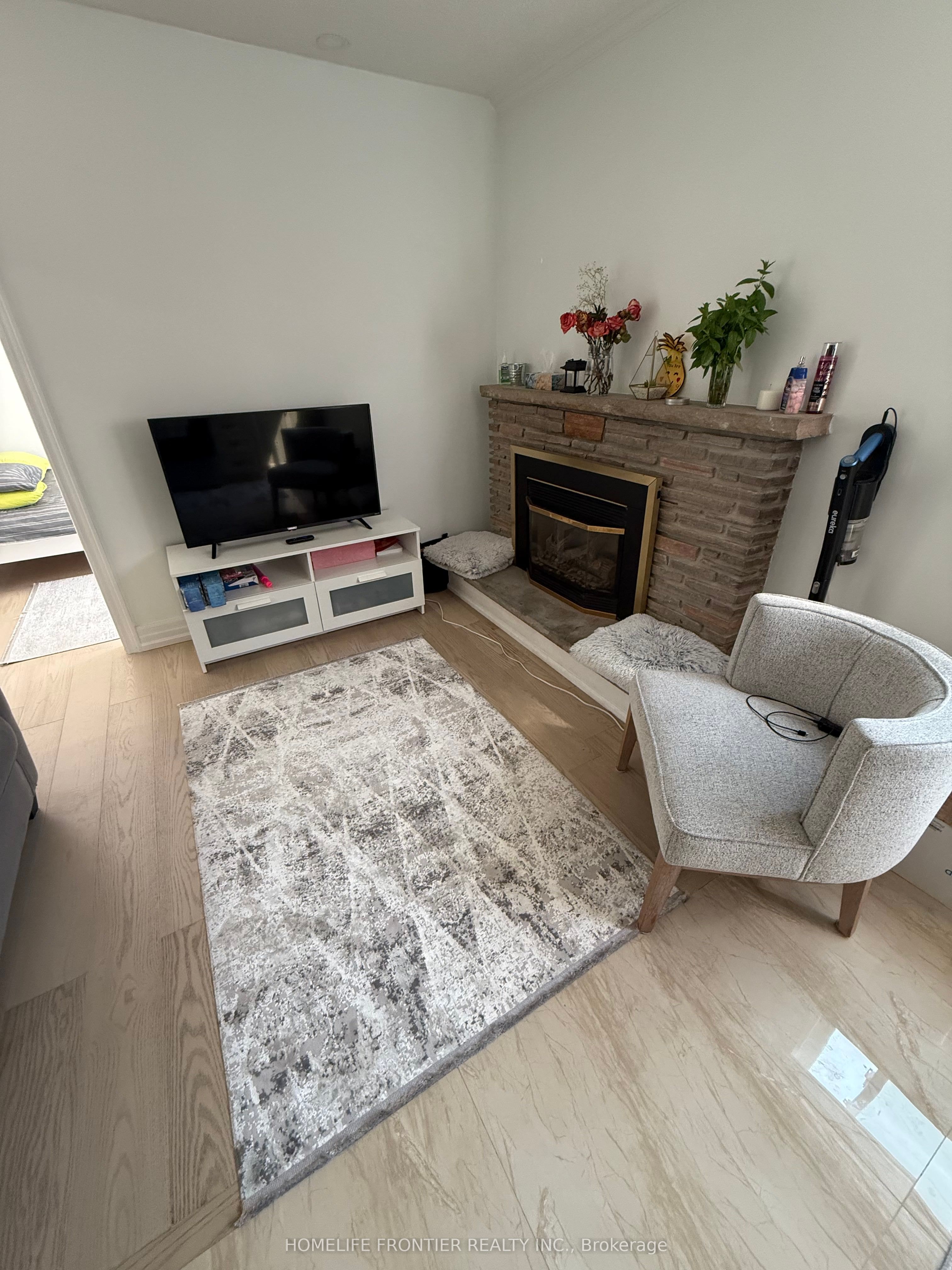 MLS #W12404298 image #9