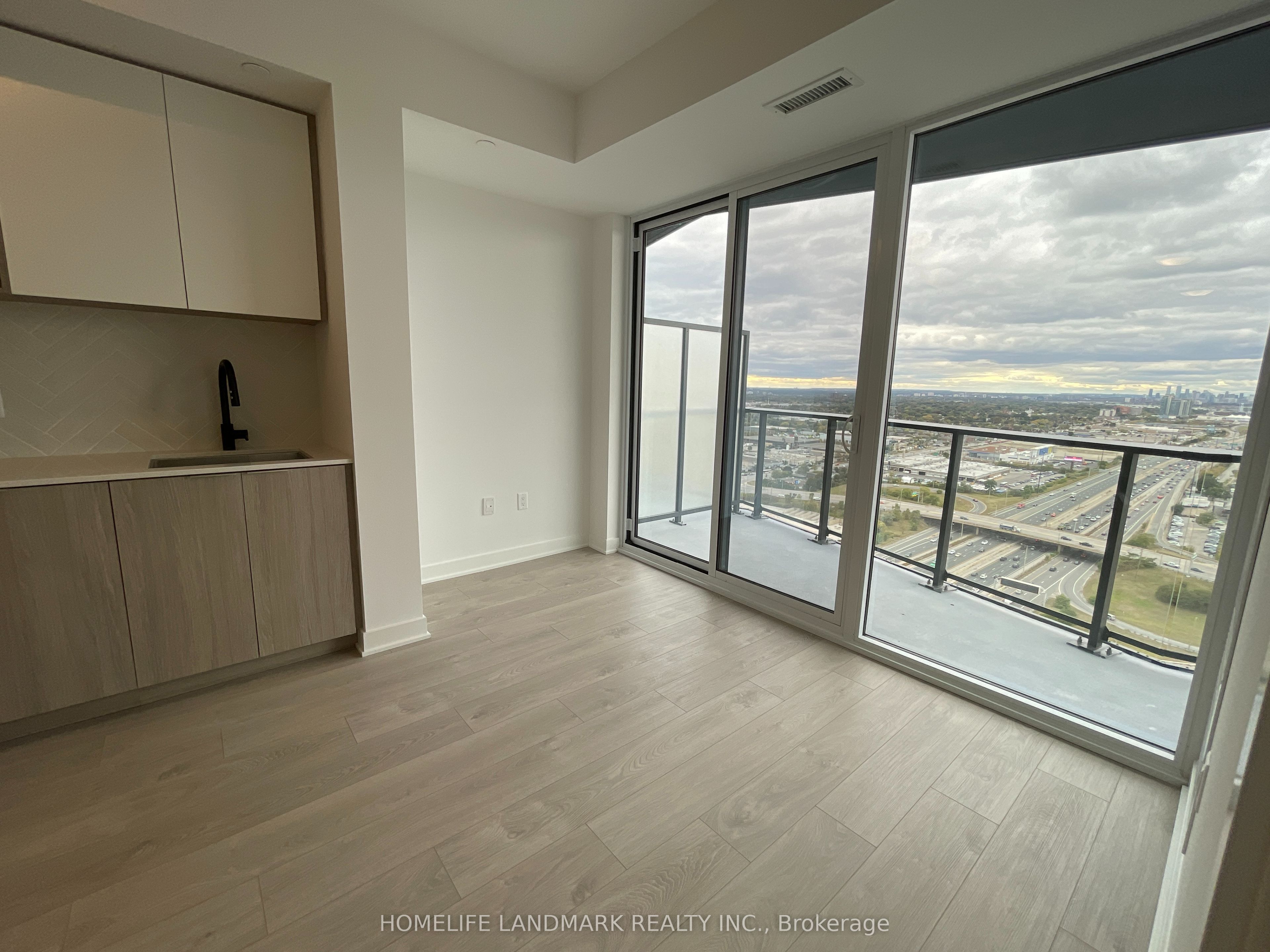 MLS #W12404399 image #16