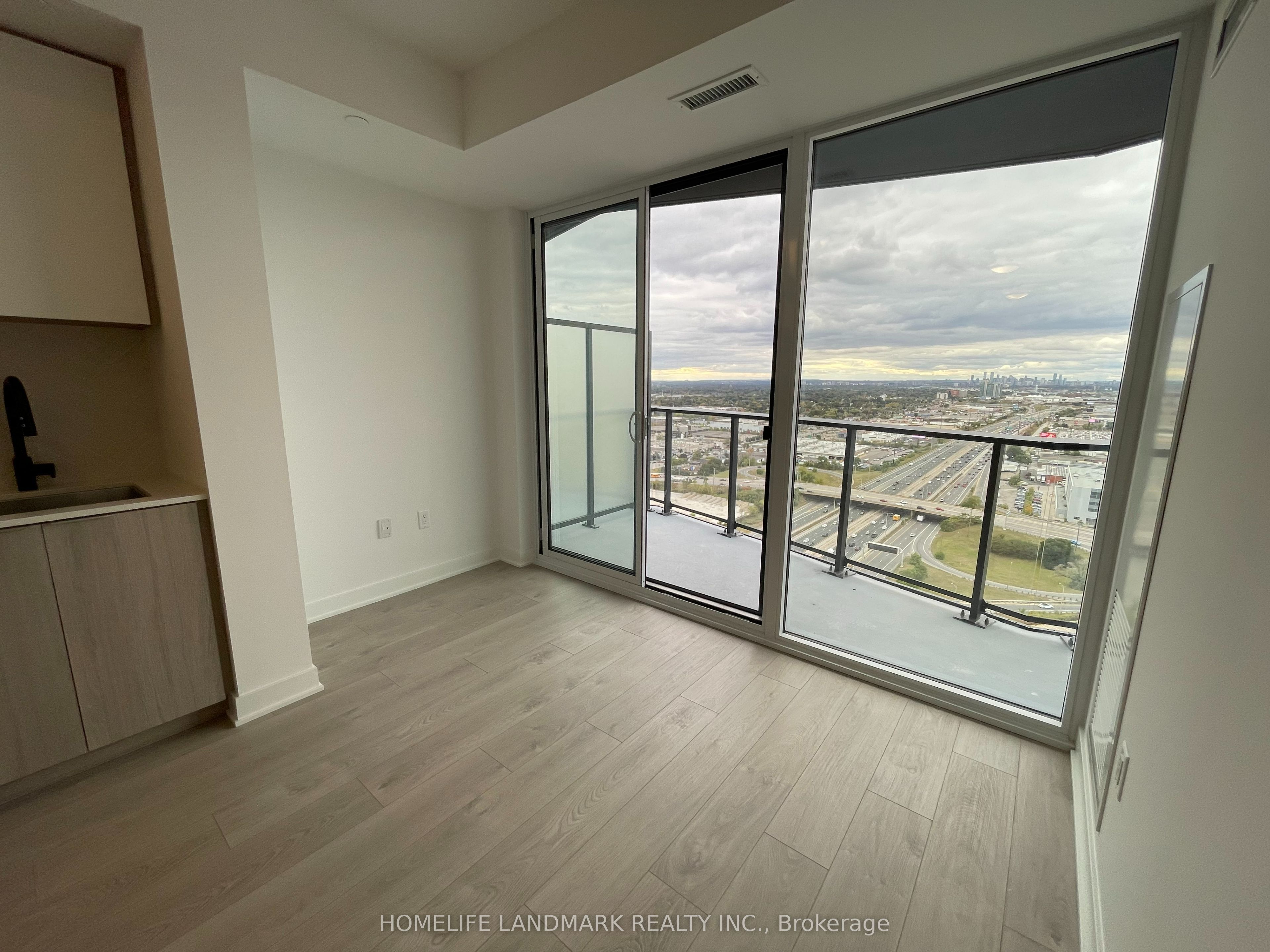 MLS #W12404399 image #23