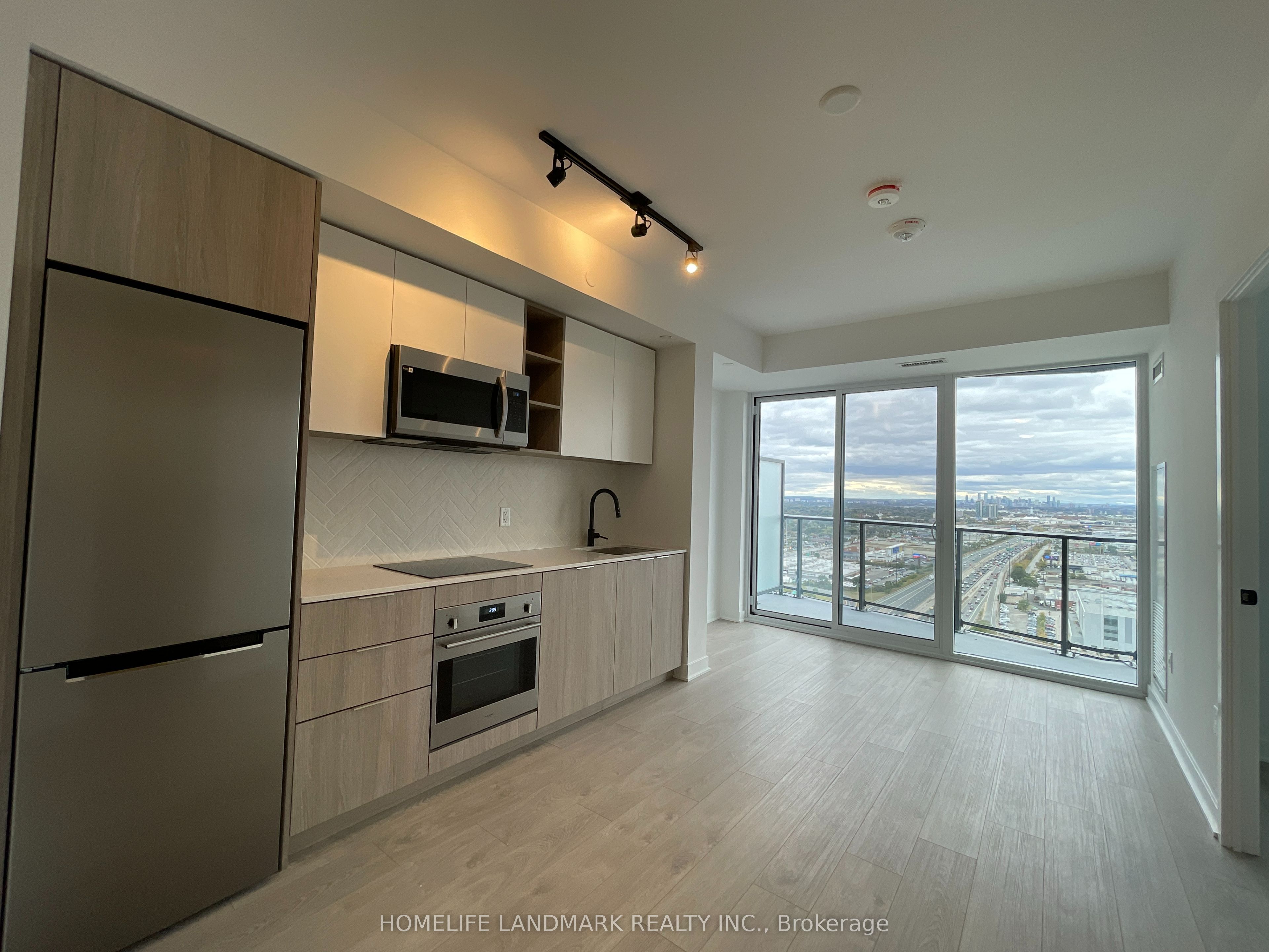 MLS #W12404399 image #4