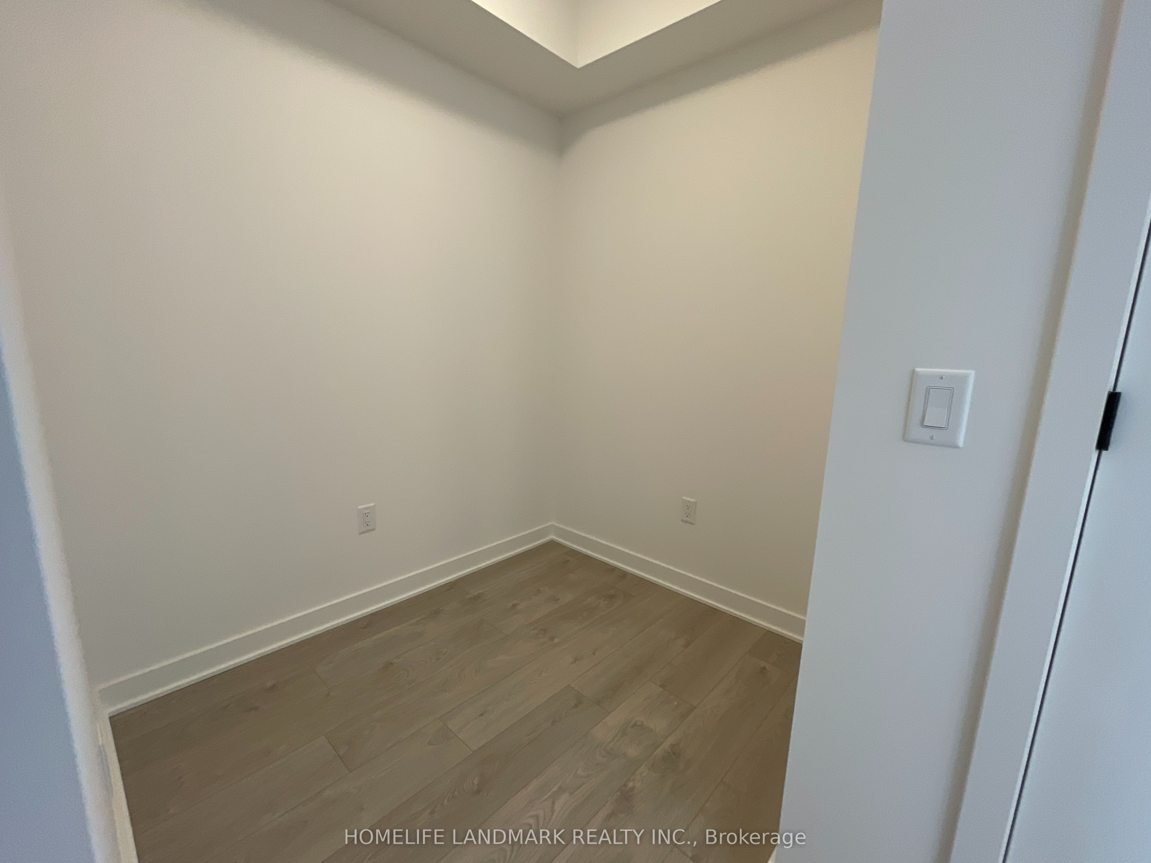 MLS #W12404399 image #5