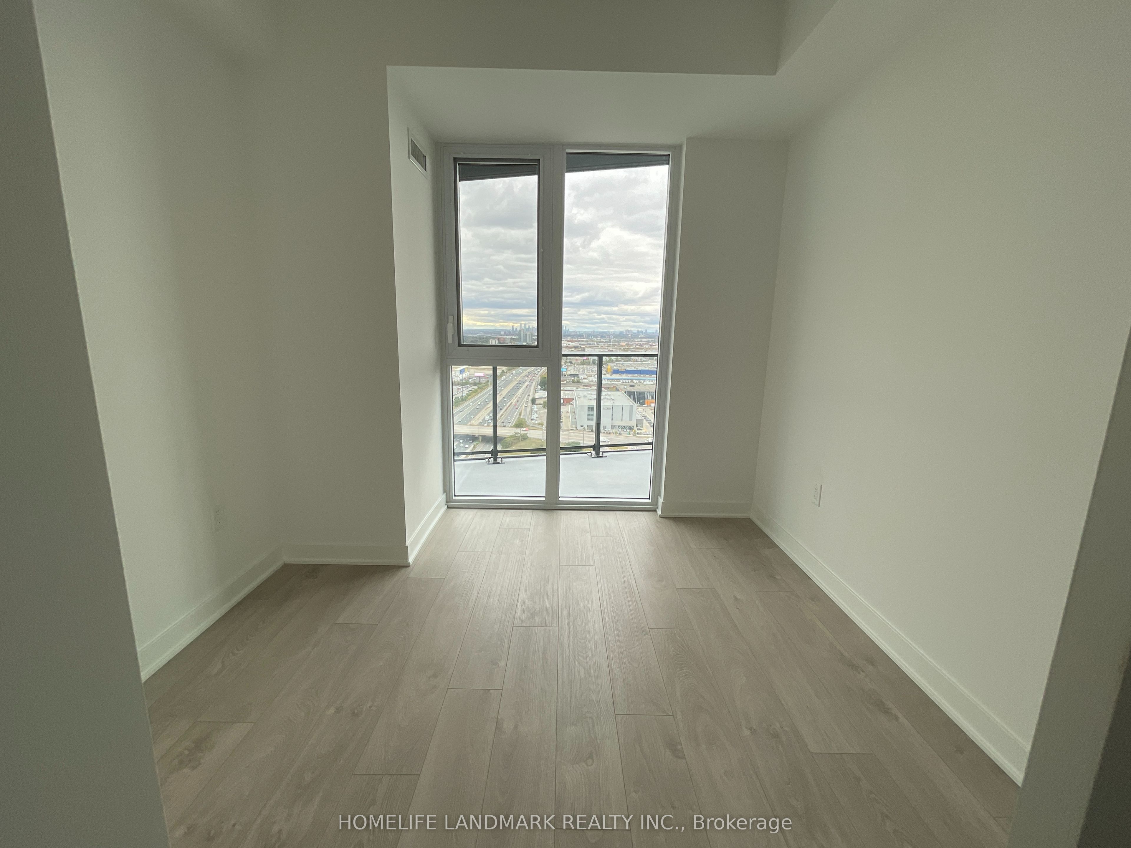 MLS #W12404399 image #7