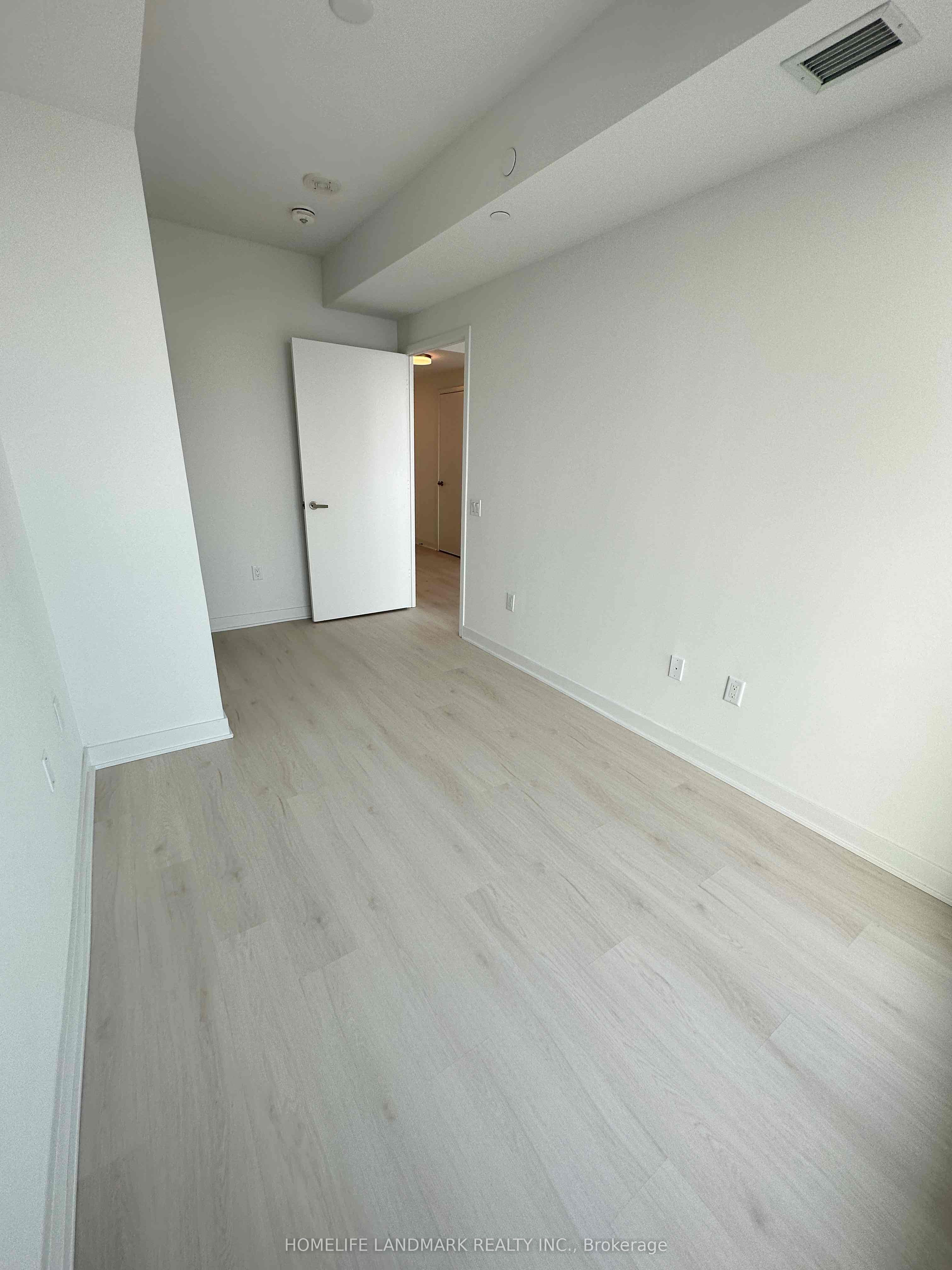 MLS #W12404444 image #10