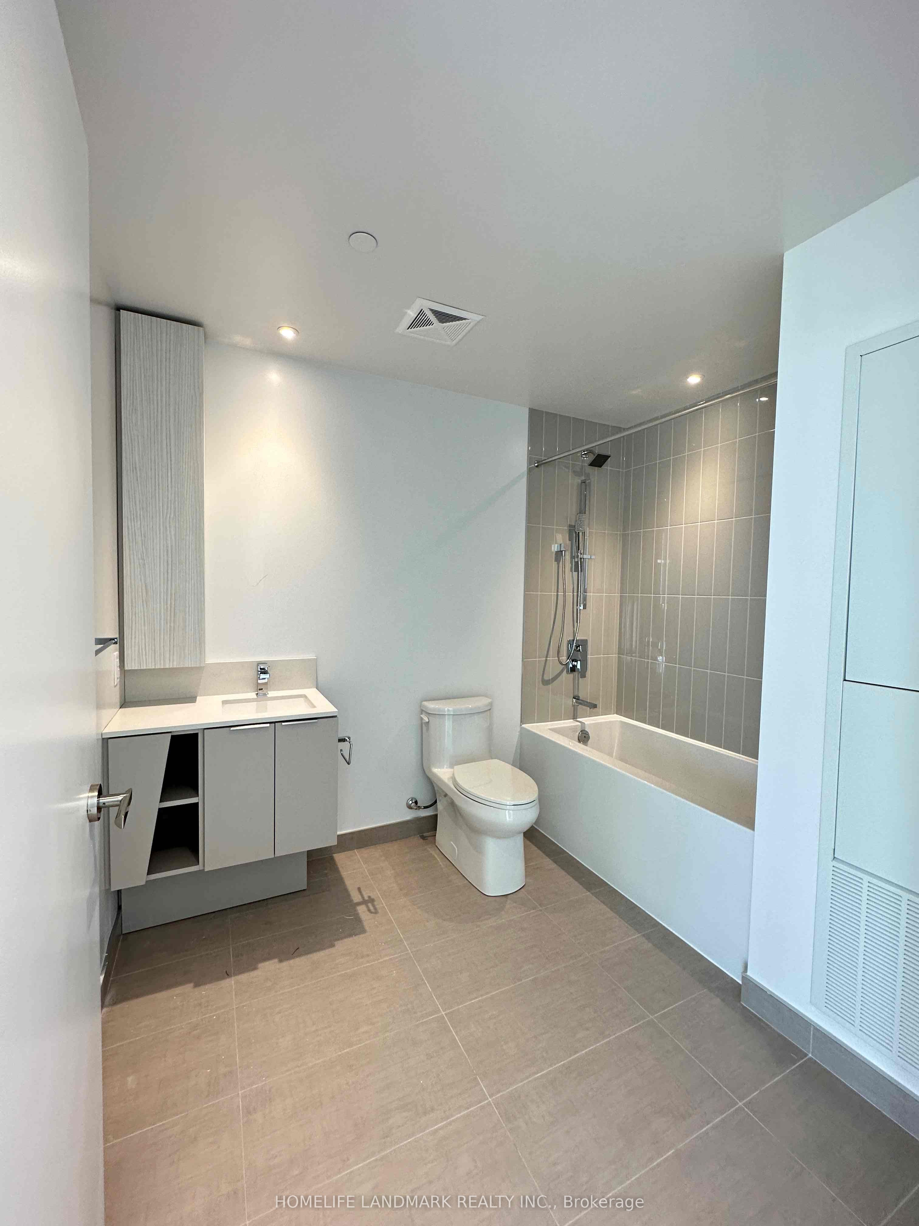 MLS #W12404444 image #11