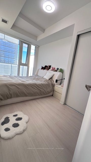 MLS #W12404444 image #9