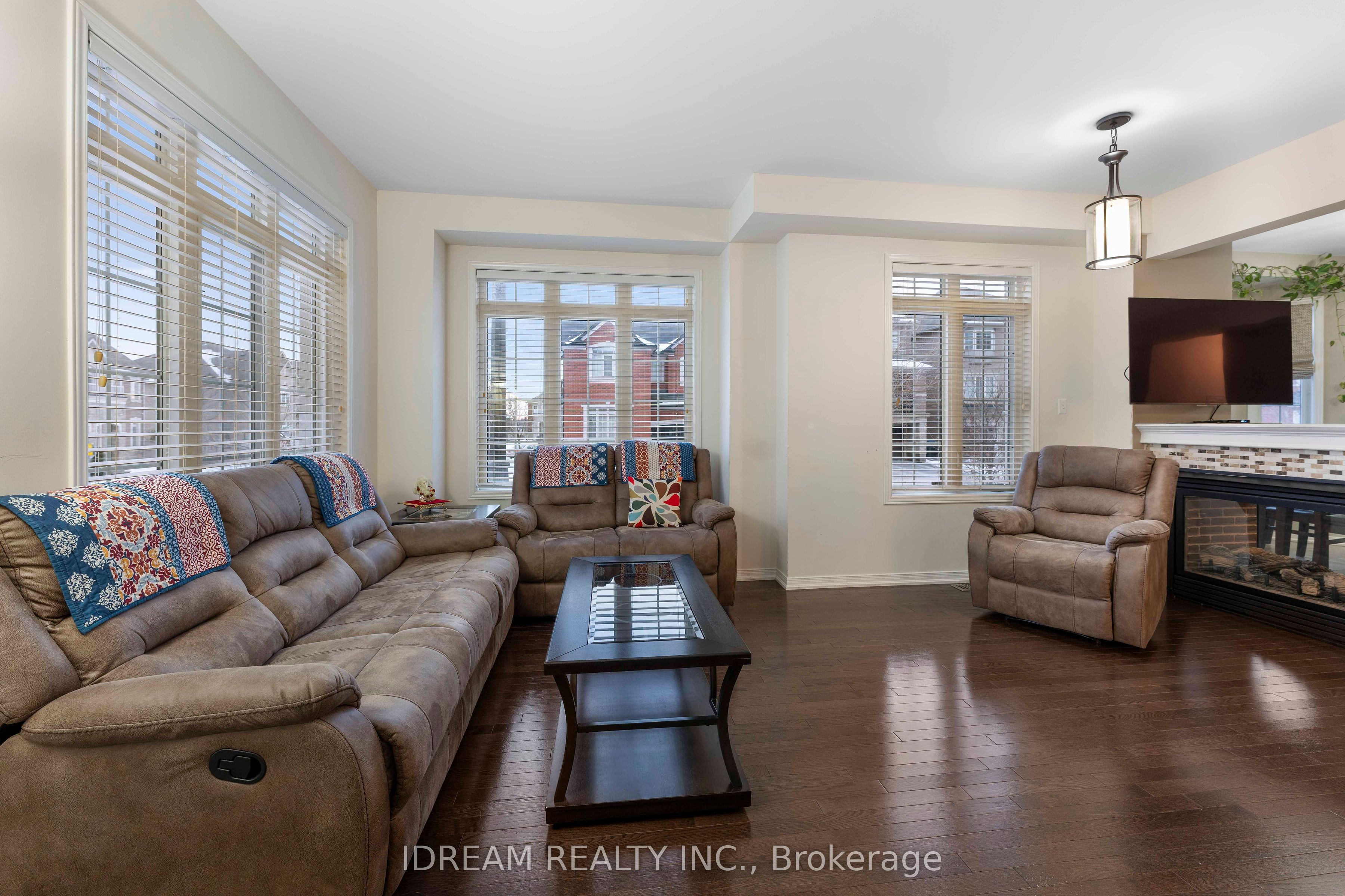 MLS #W12404787 image #1