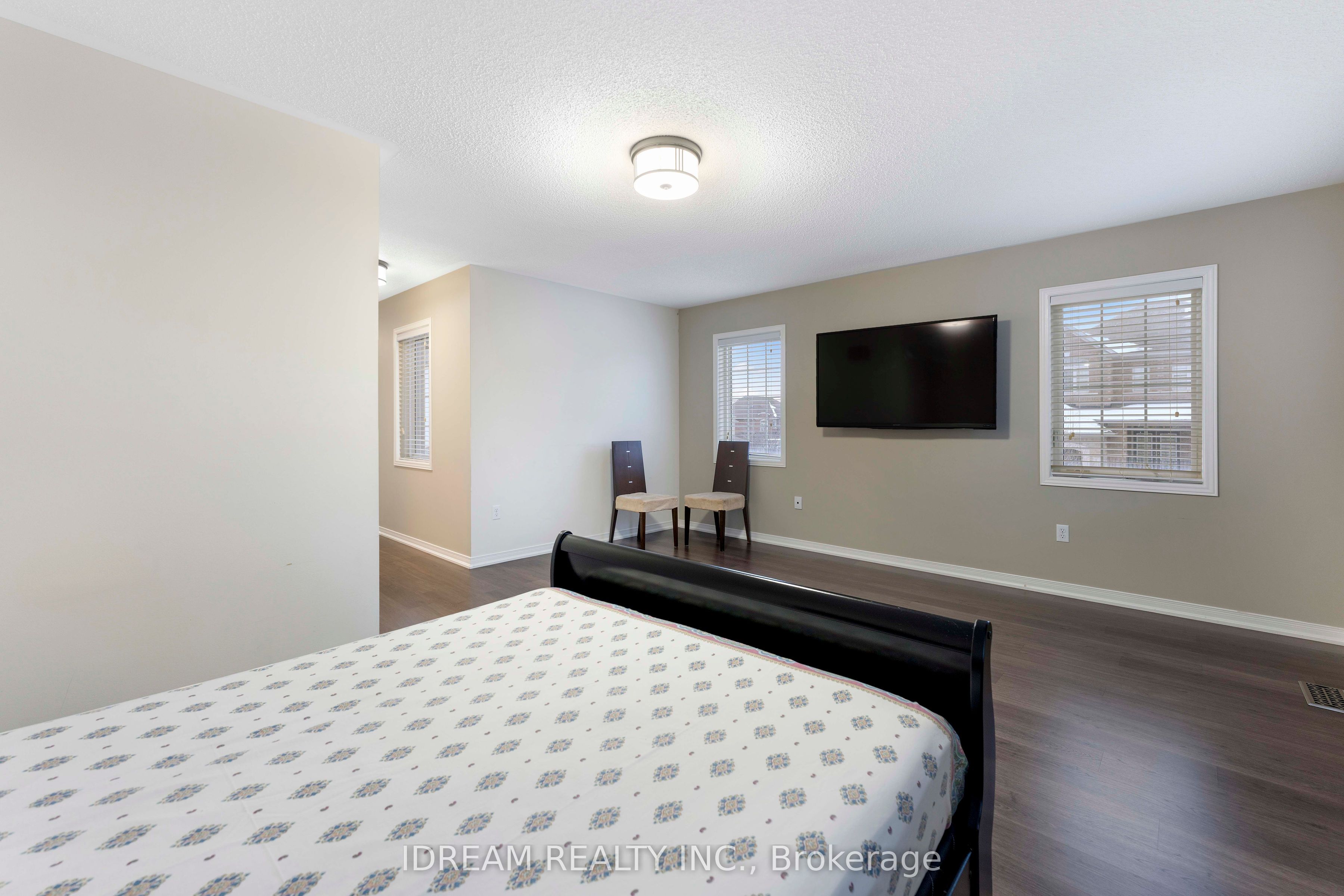 MLS #W12404787 image #19