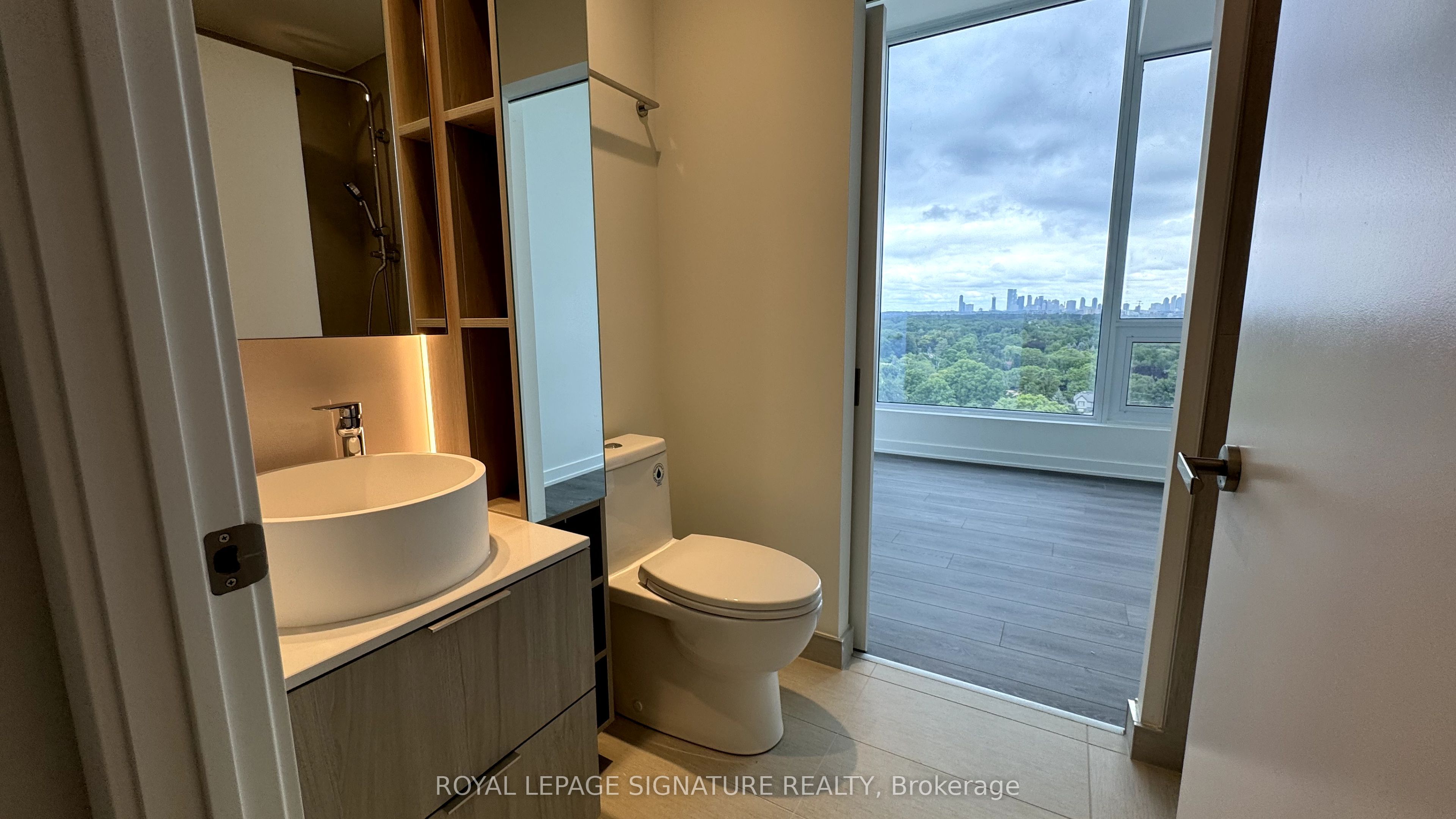 MLS #W12406168 image #11