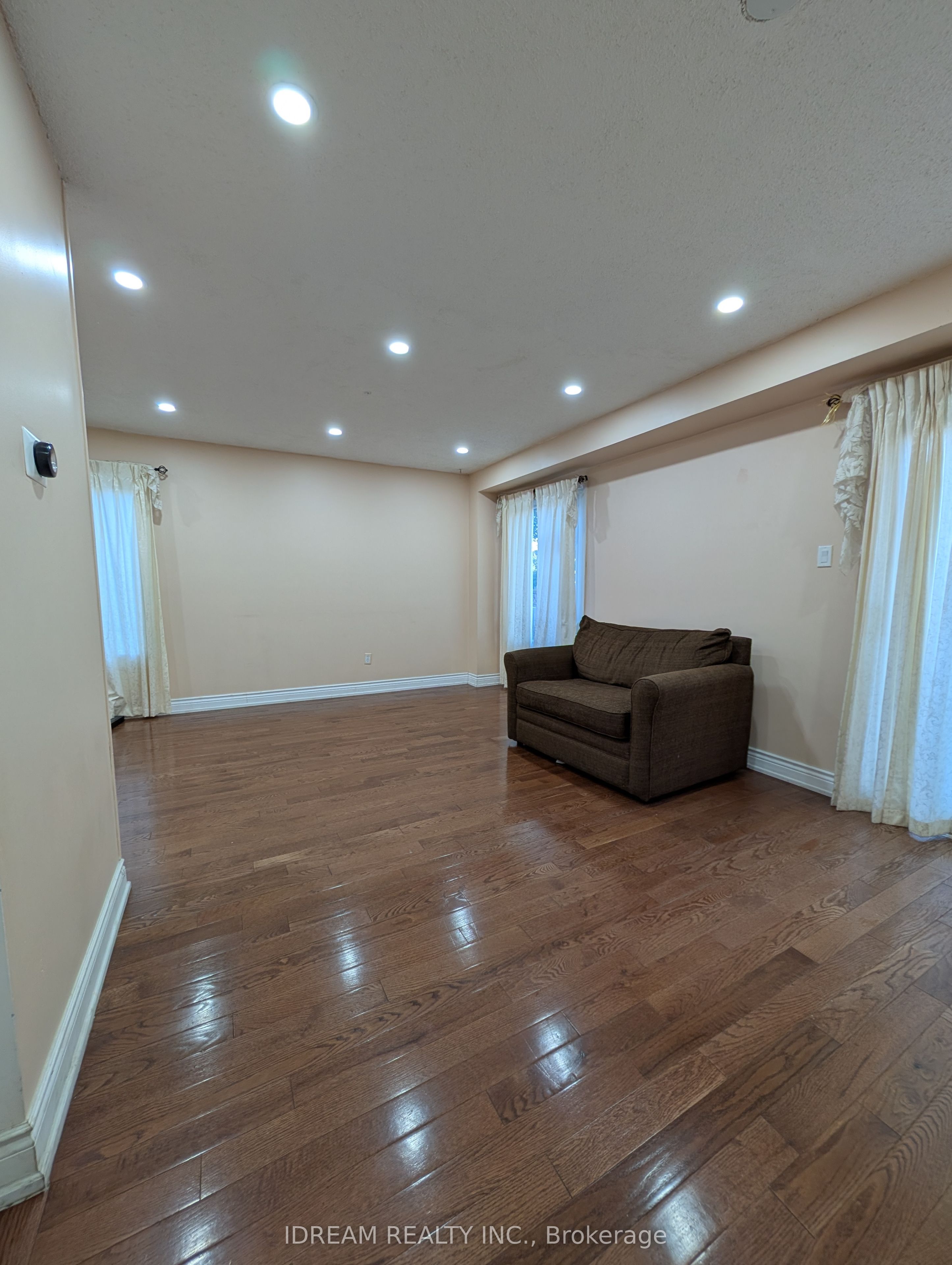 MLS #W12406887 image #8