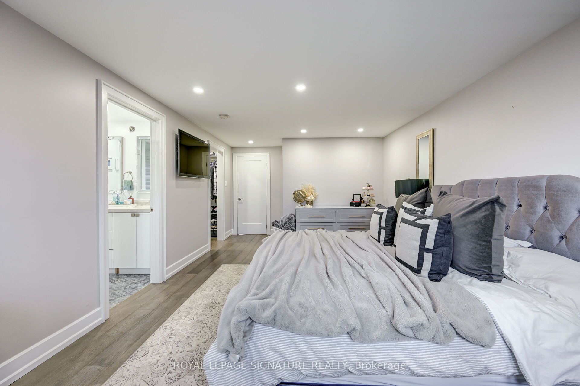 MLS #W12407301 image #23