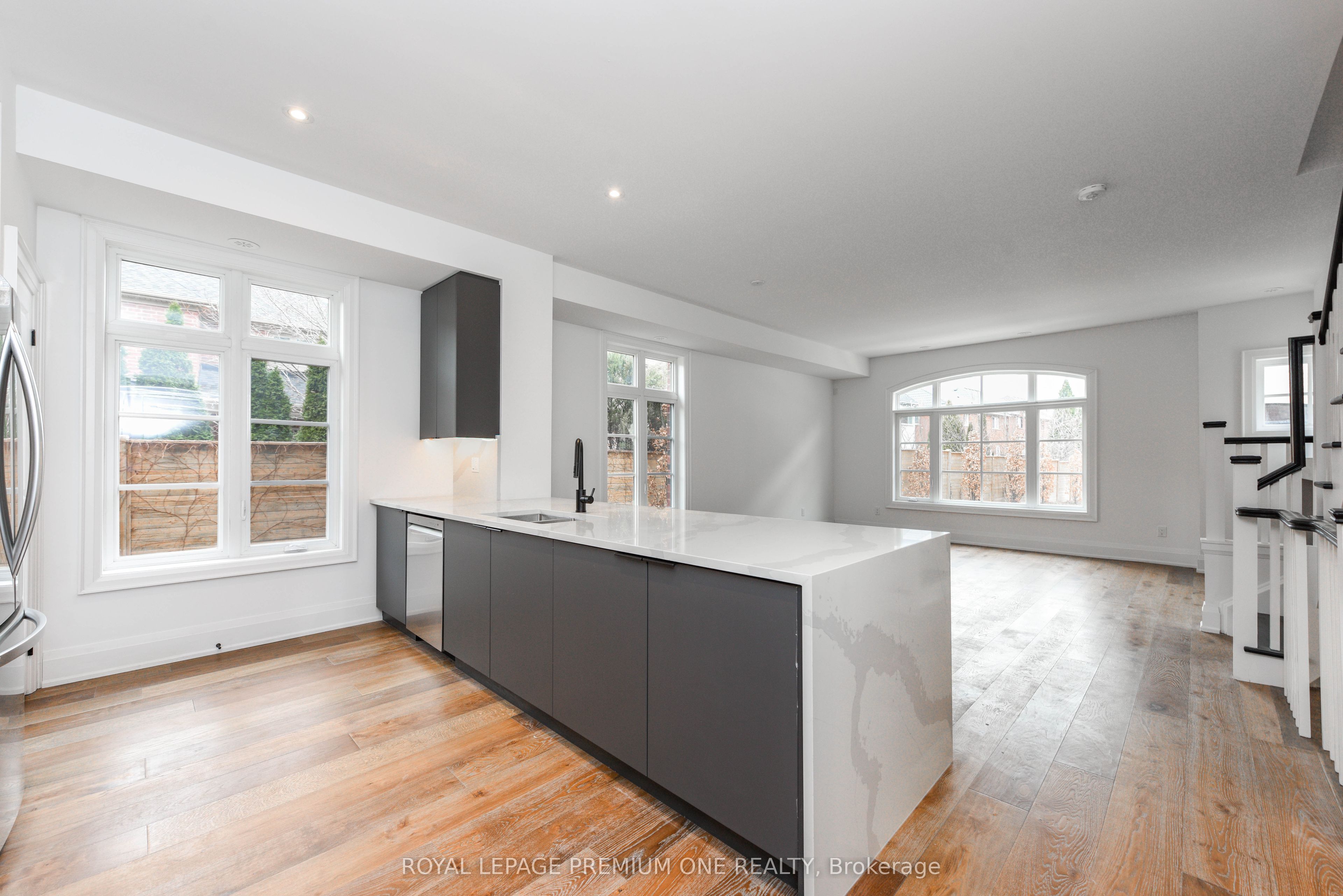 MLS #W12407448 image #10