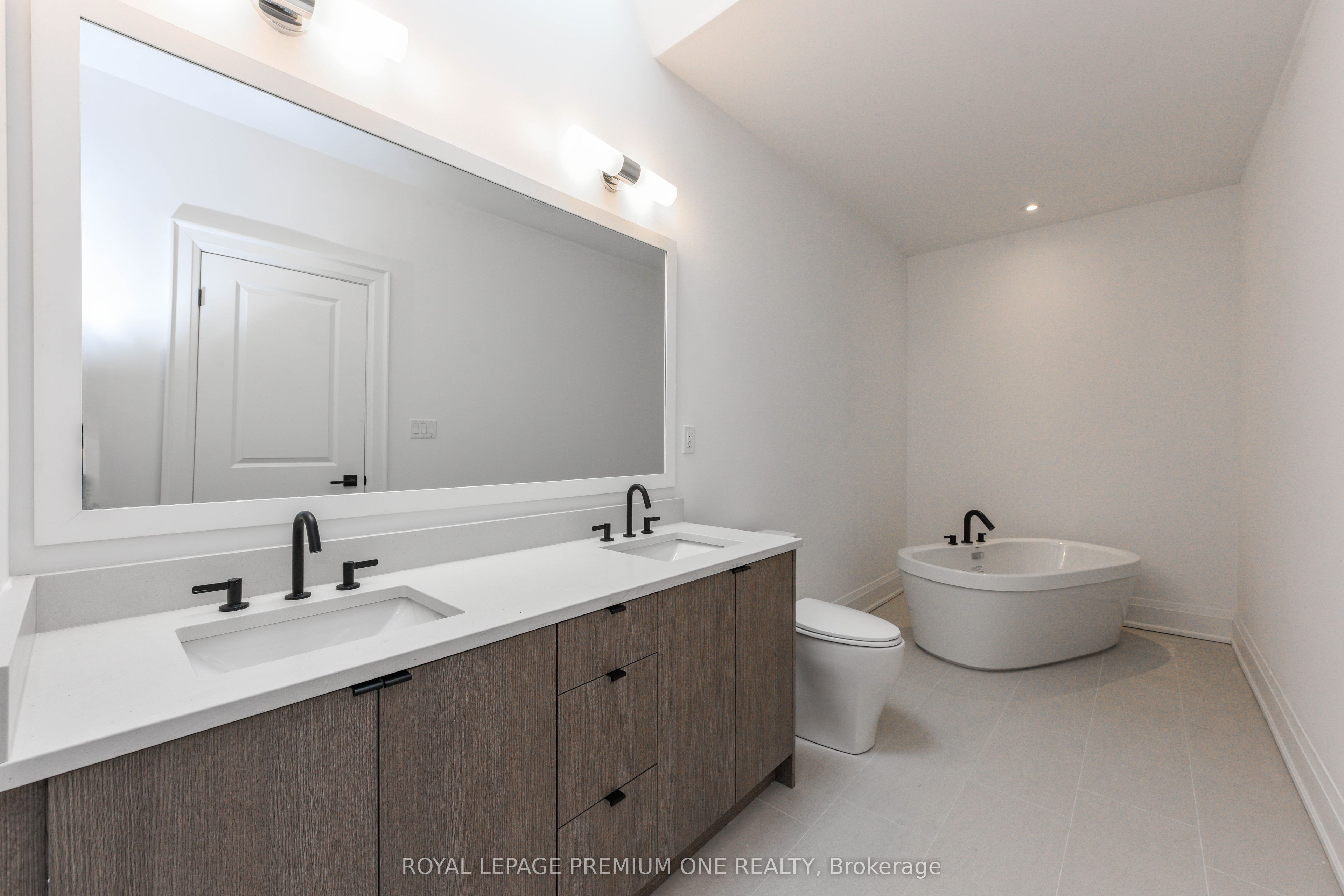 MLS #W12407448 image #29