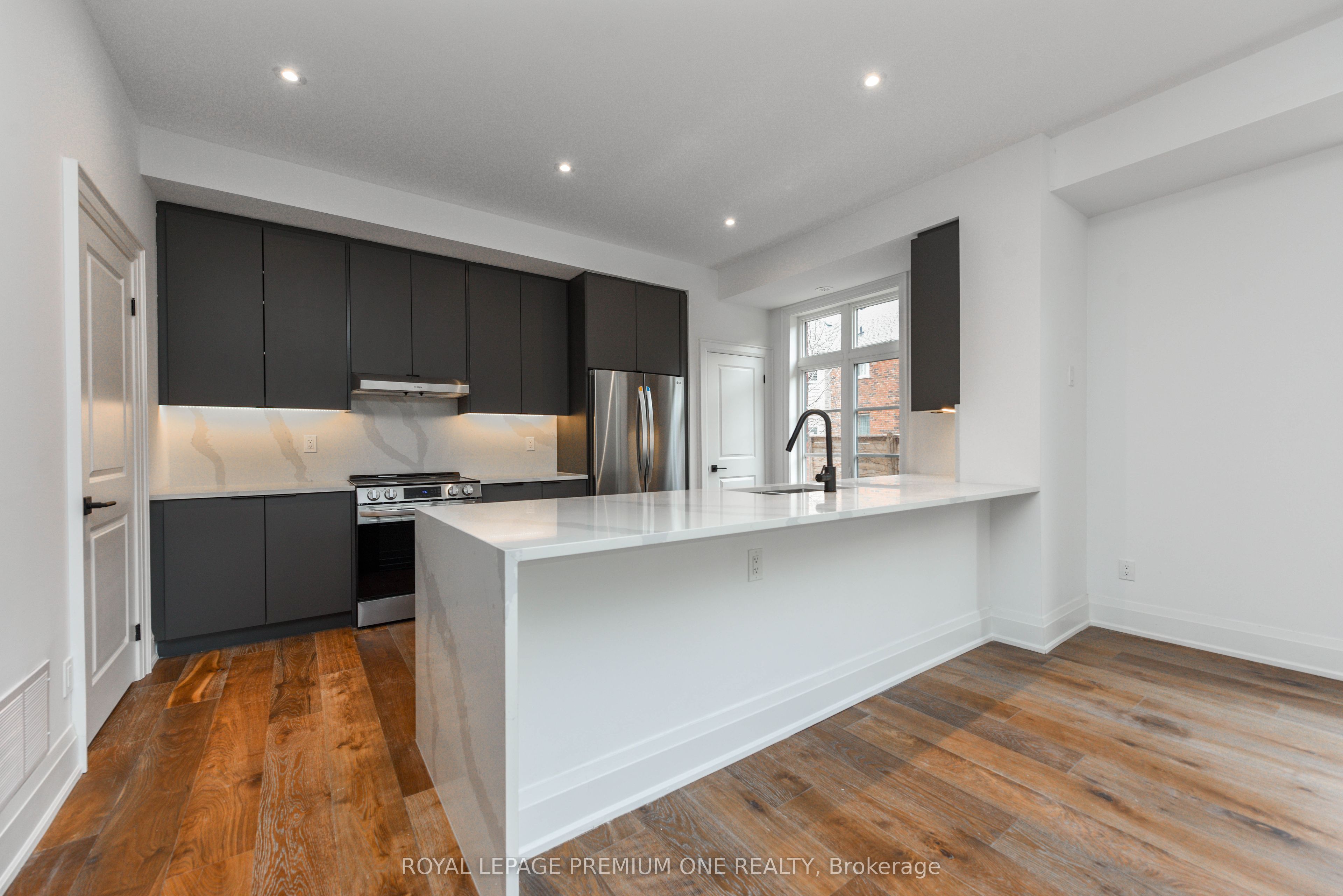 MLS #W12407448 image #9