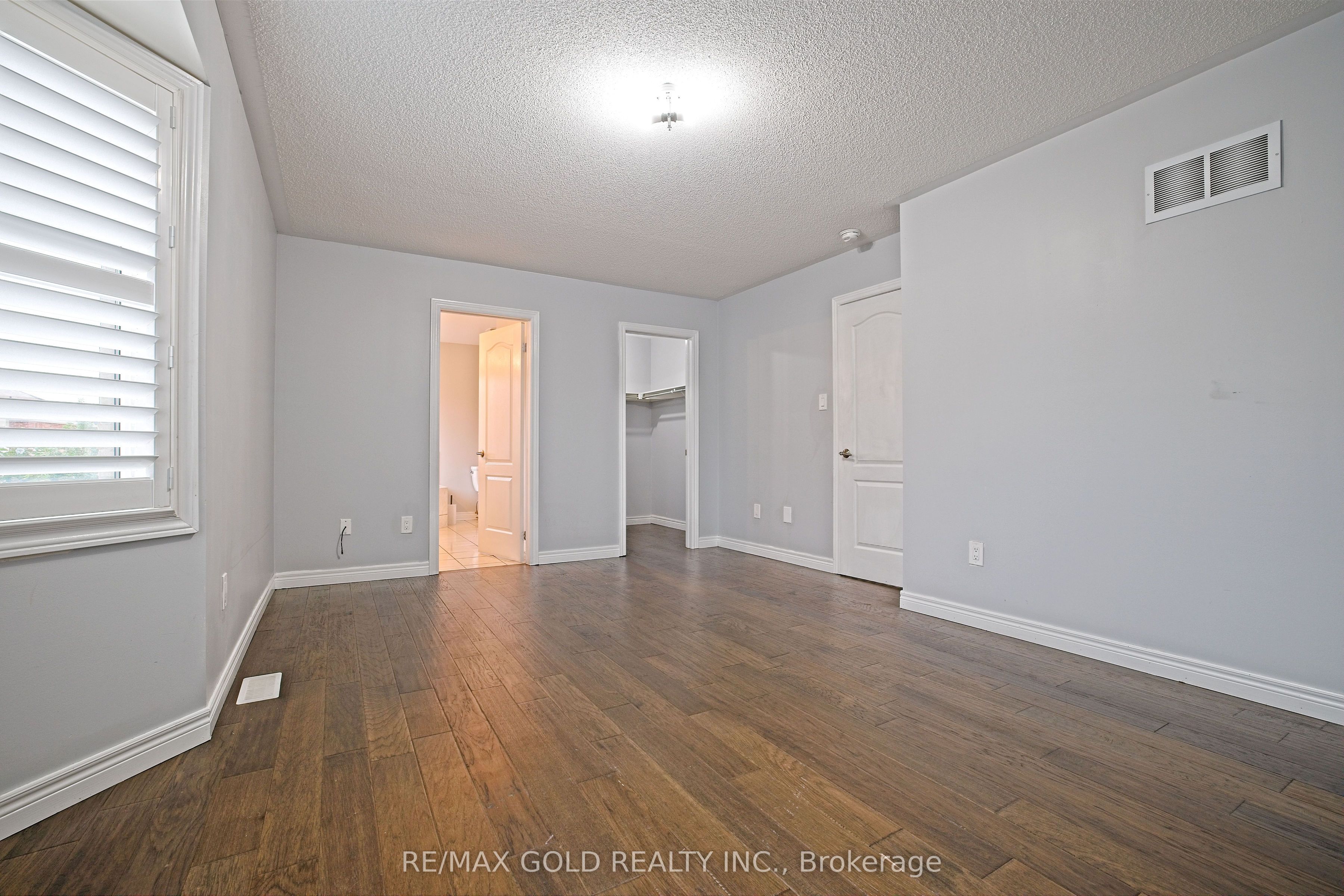 MLS #W12407455 image #25