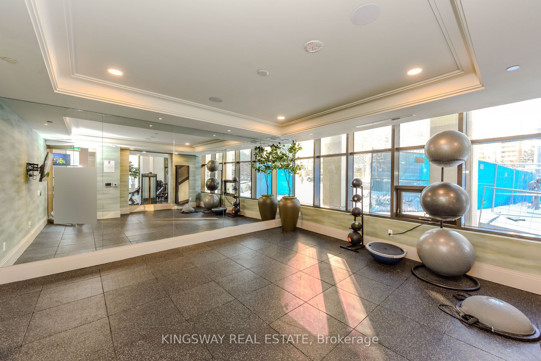 MLS #W12407920 image #10