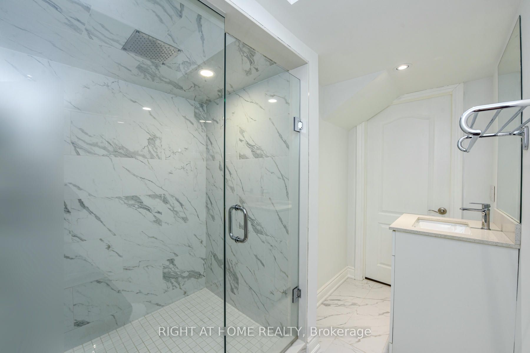 MLS #W12409596 image #25