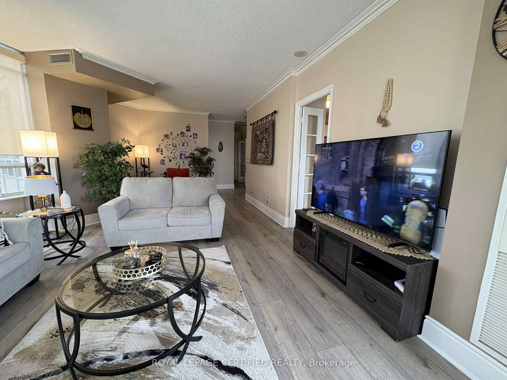 MLS #W12422000 image #10