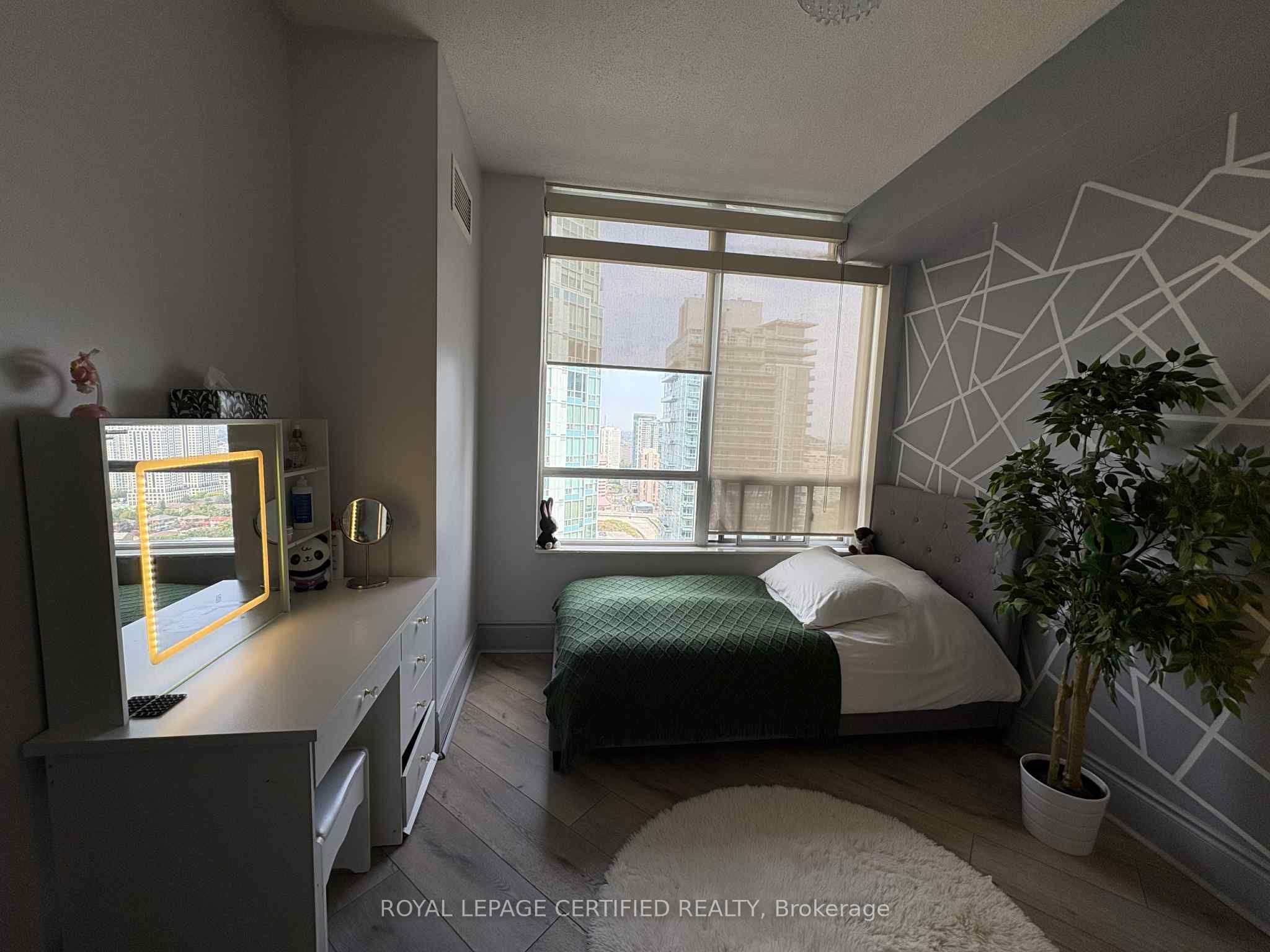 MLS #W12422000 image #5