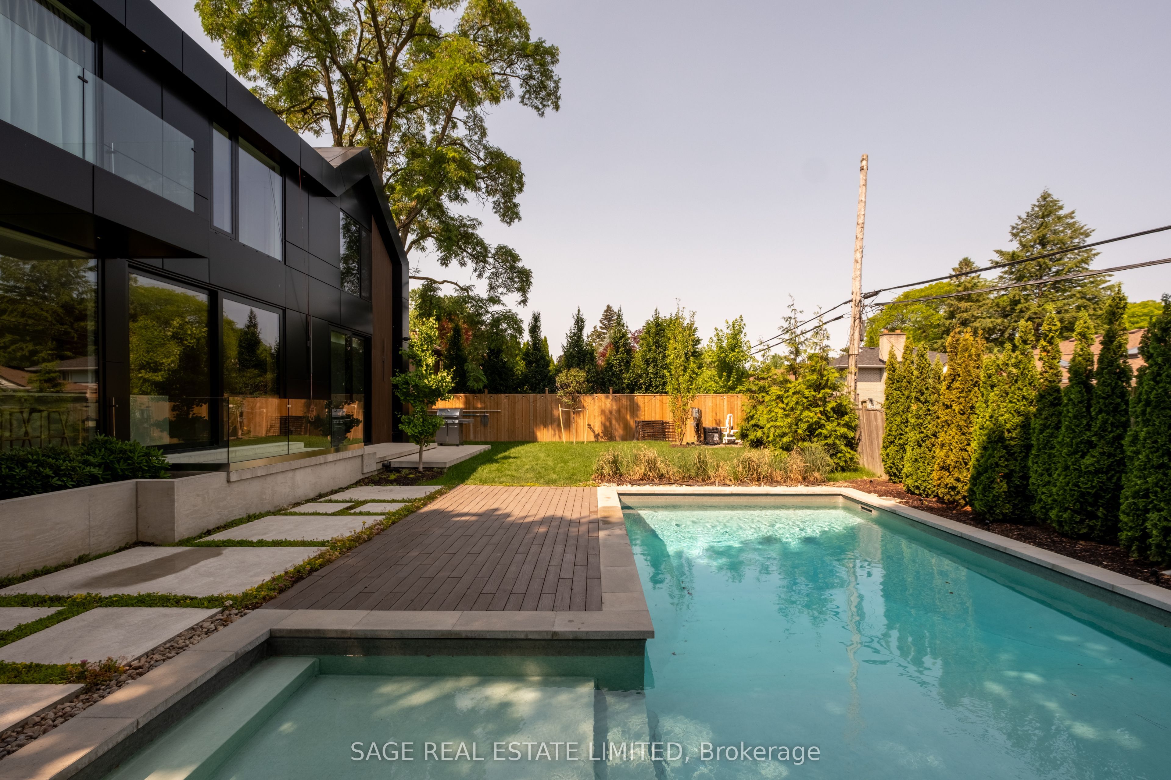 MLS #W12430060 image #2