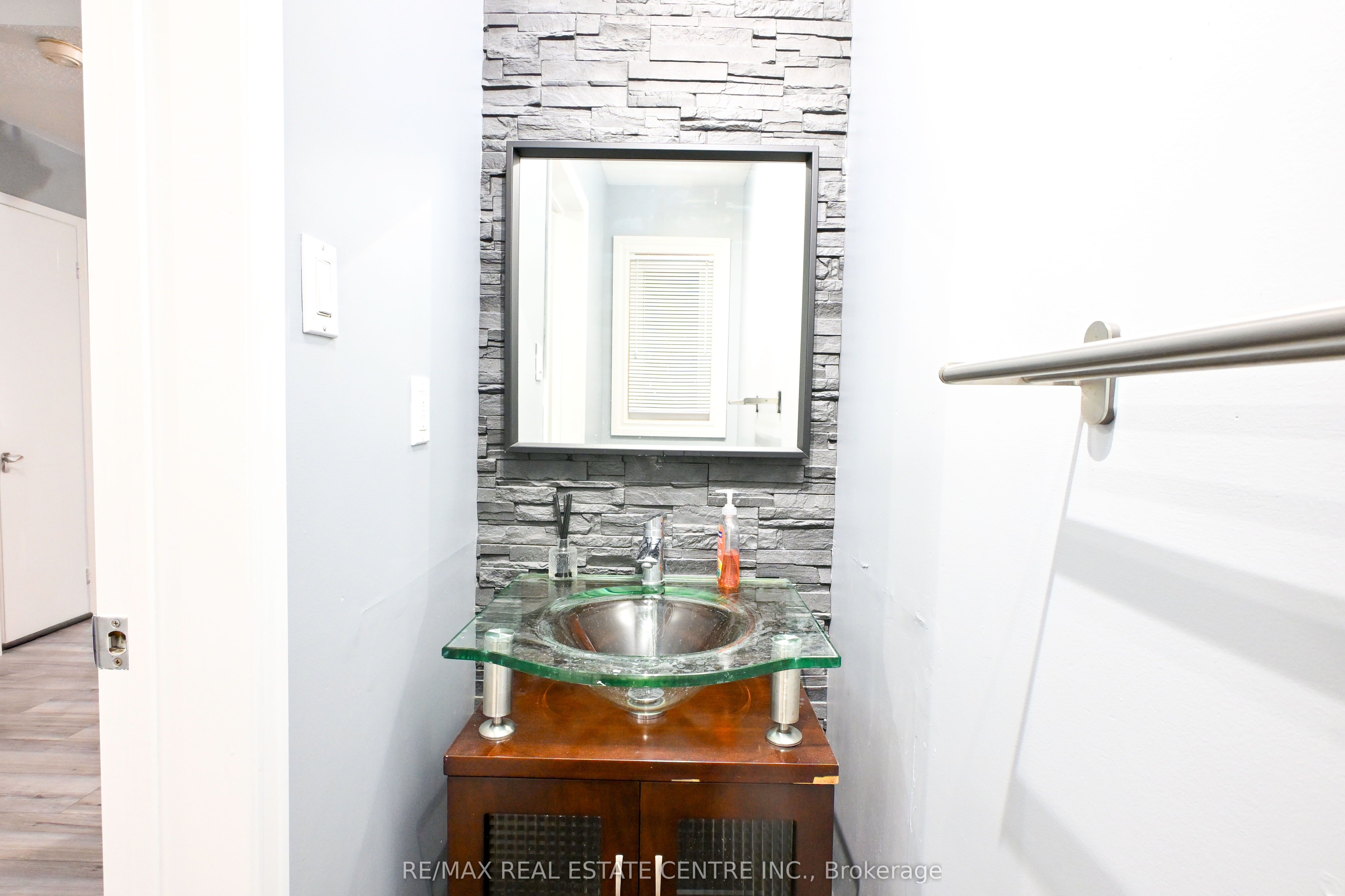 MLS #W12435865 image #6