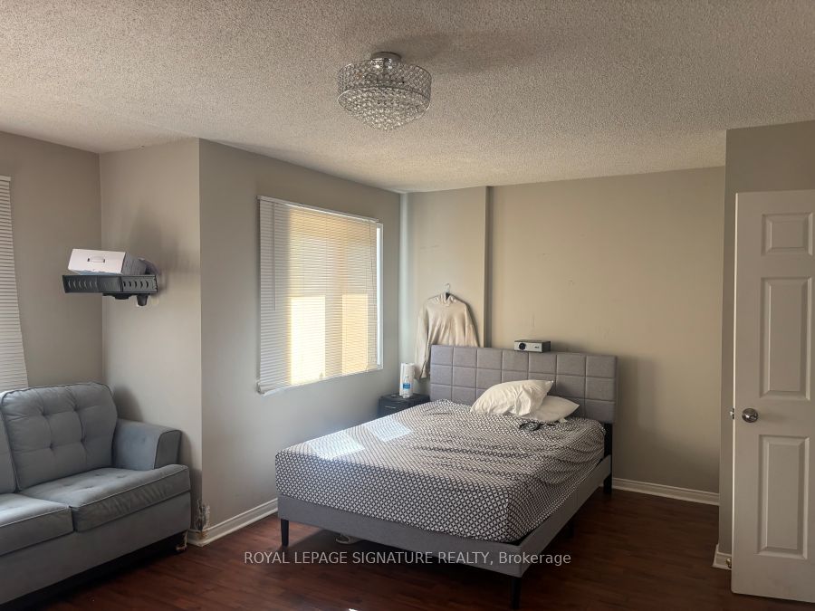 MLS #W12438256 image #6