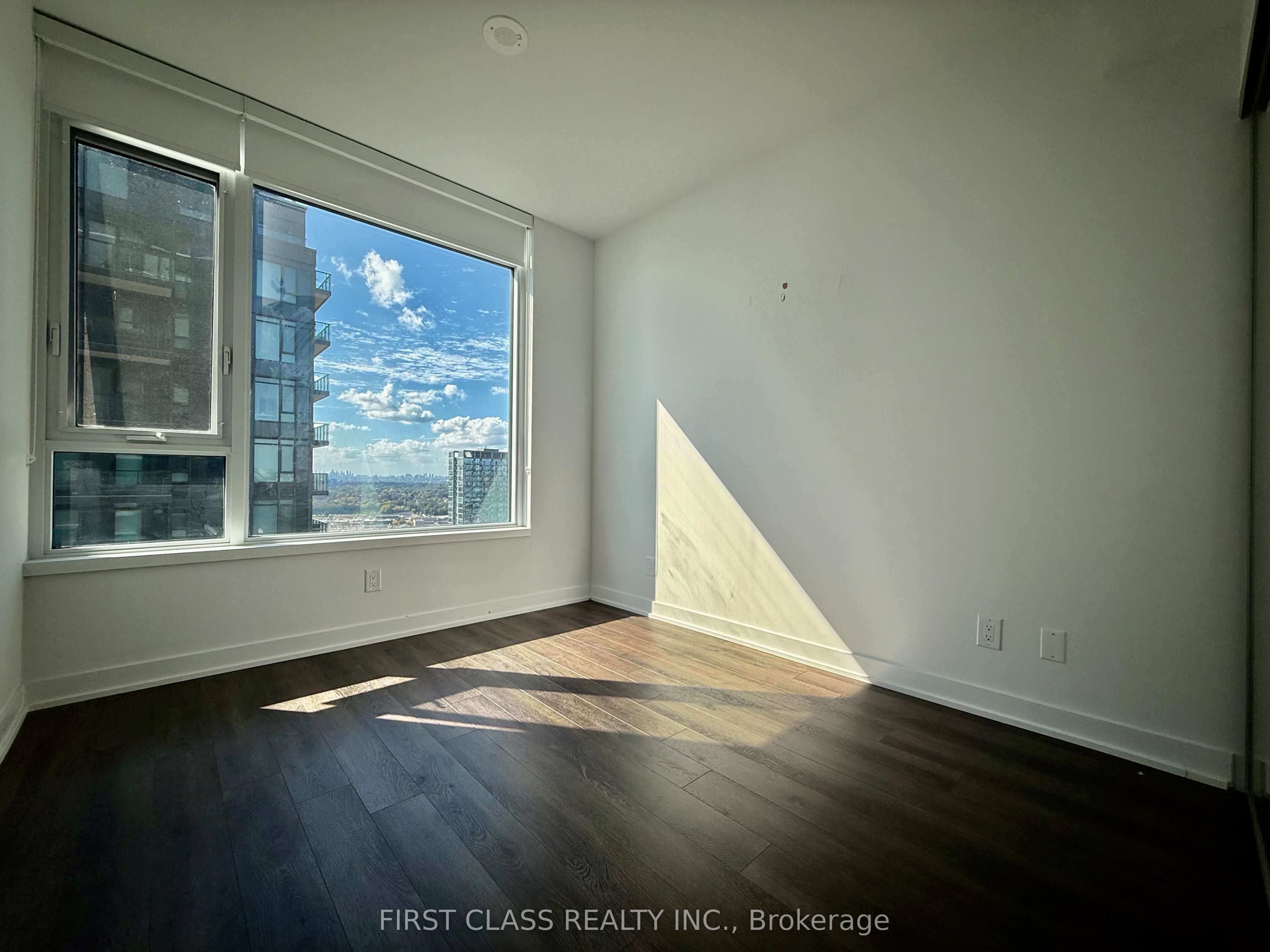 MLS #W12446005 image #13