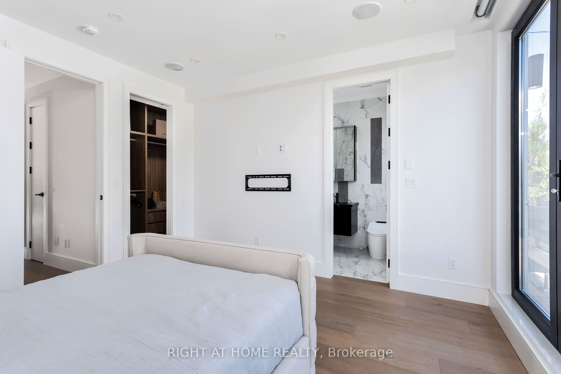 MLS #W12450438 image #20