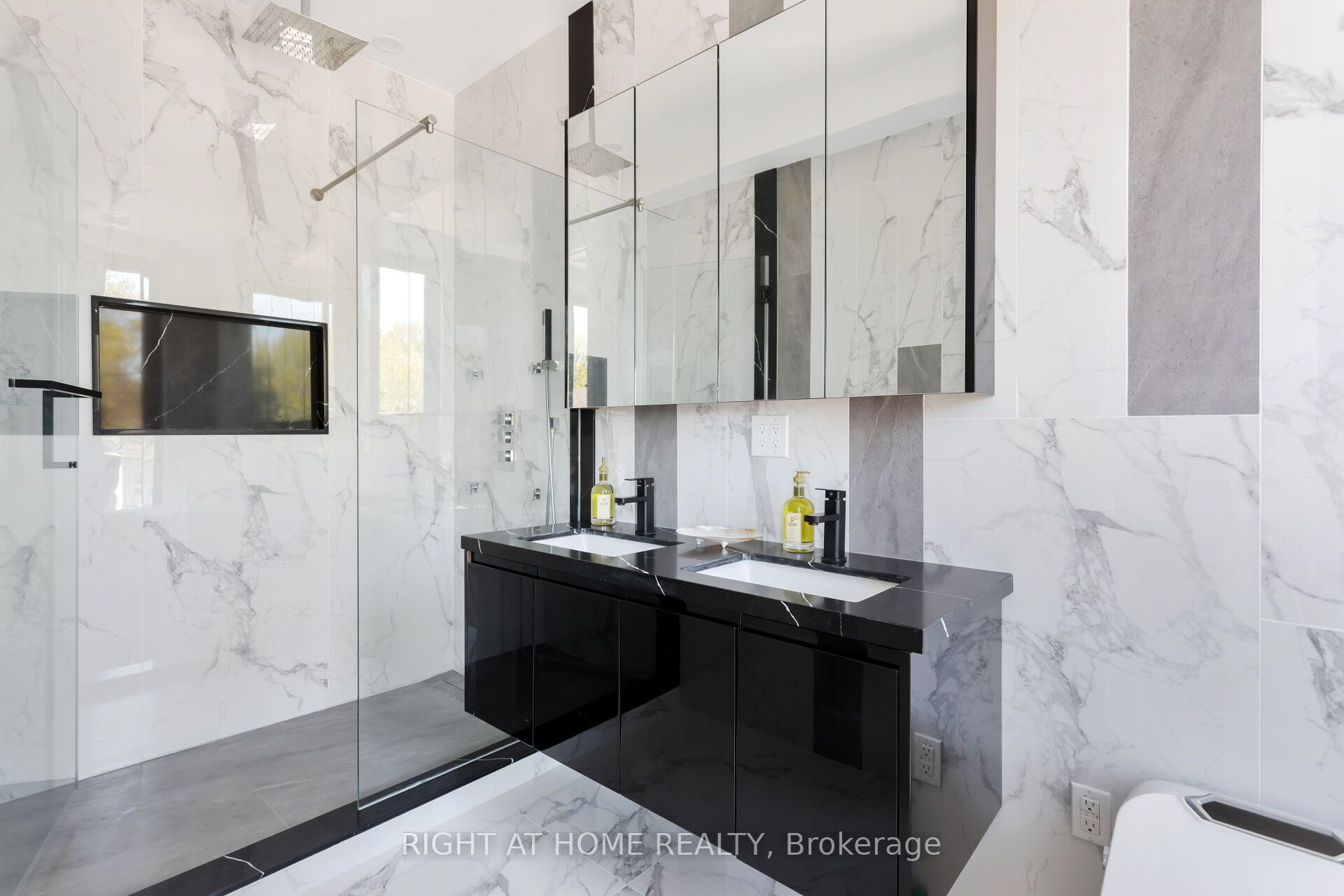 MLS #W12450438 image #23