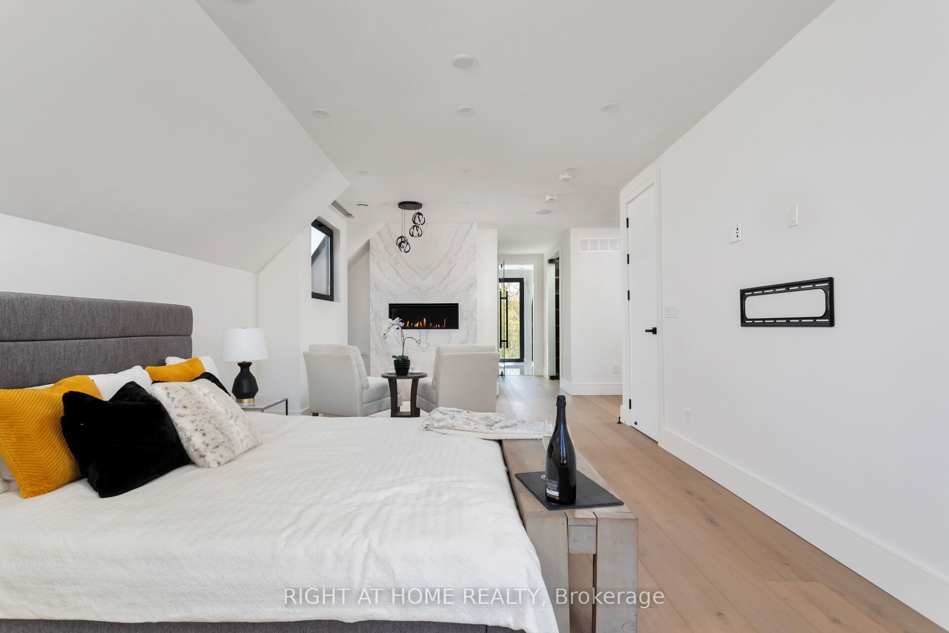 MLS #W12450438 image #26