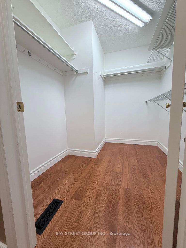 MLS #W12452608 image #20