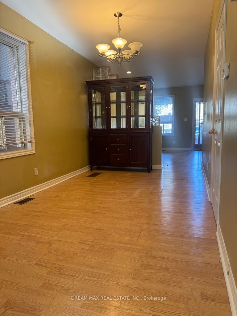 MLS #W12455755 image #17