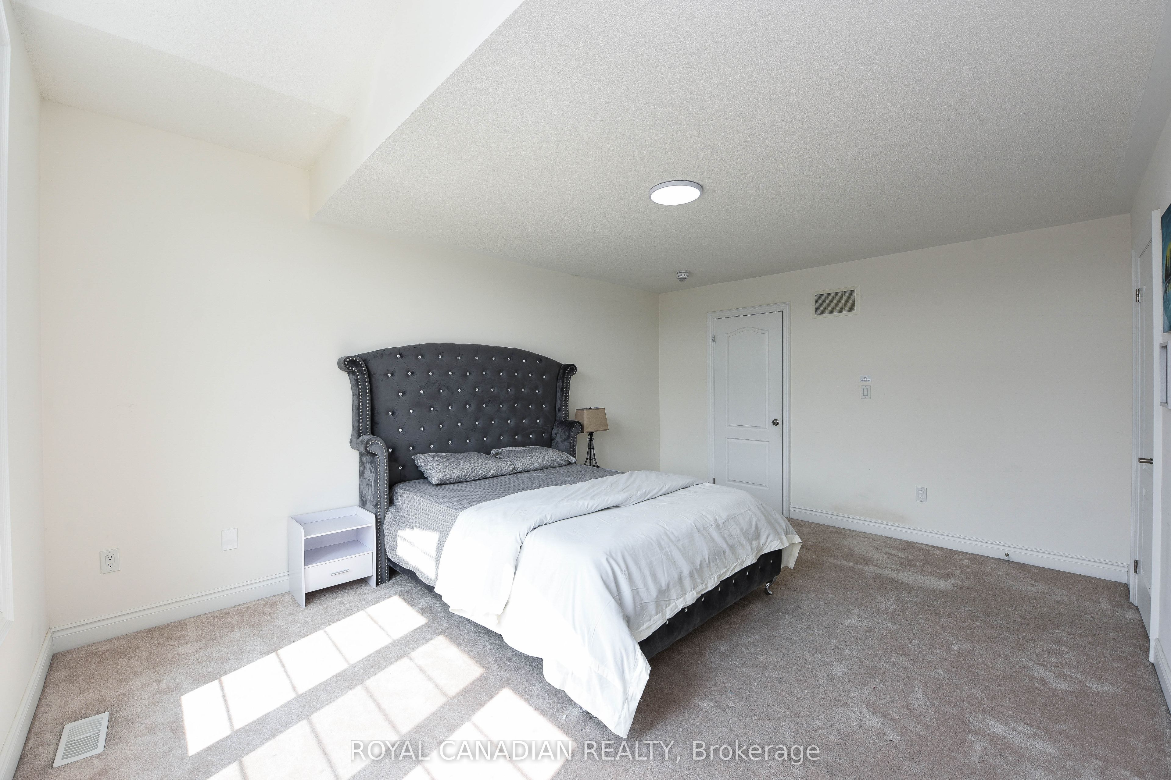 MLS #W12456580 image #17