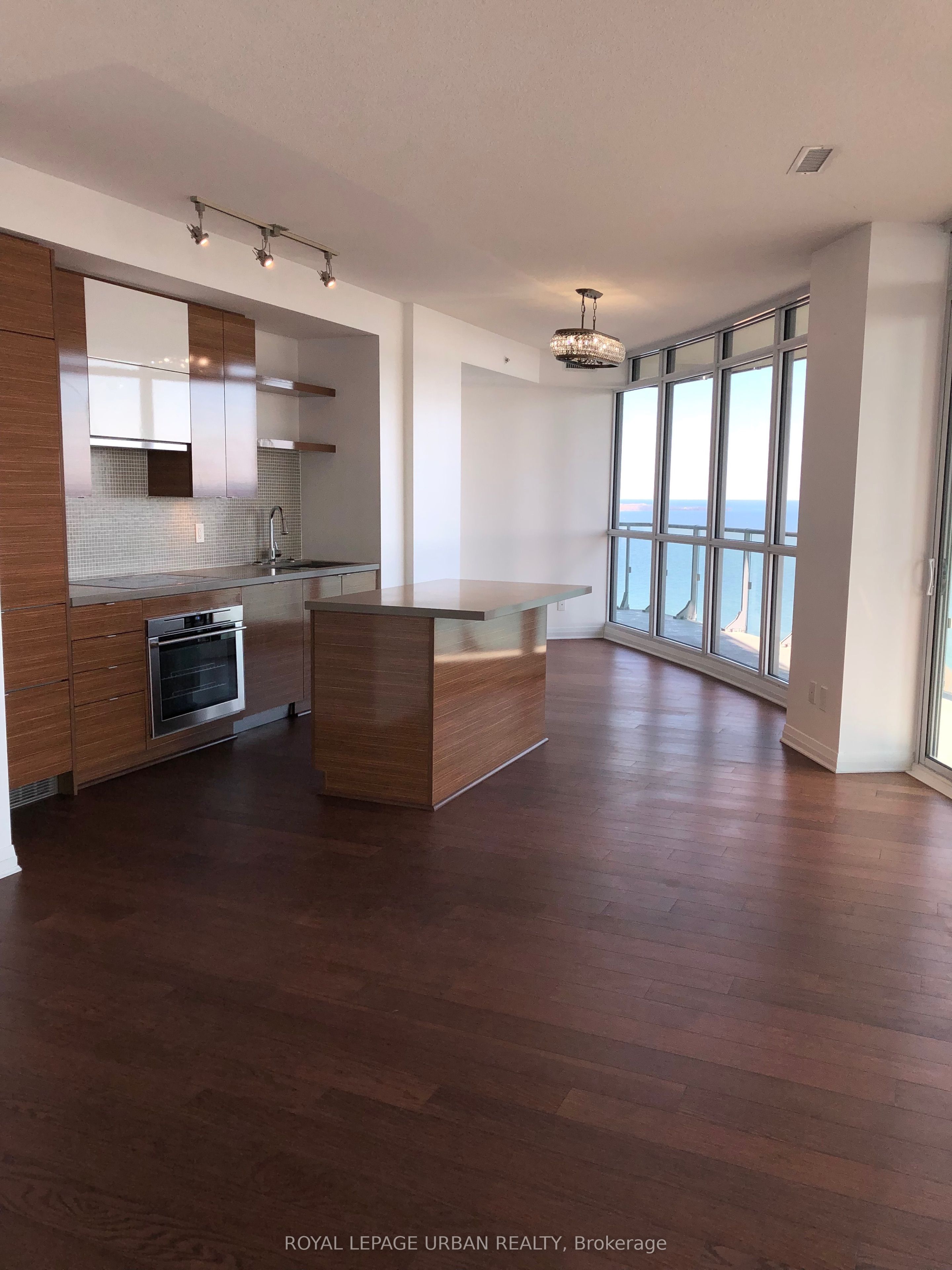 MLS #W12456658 image #5