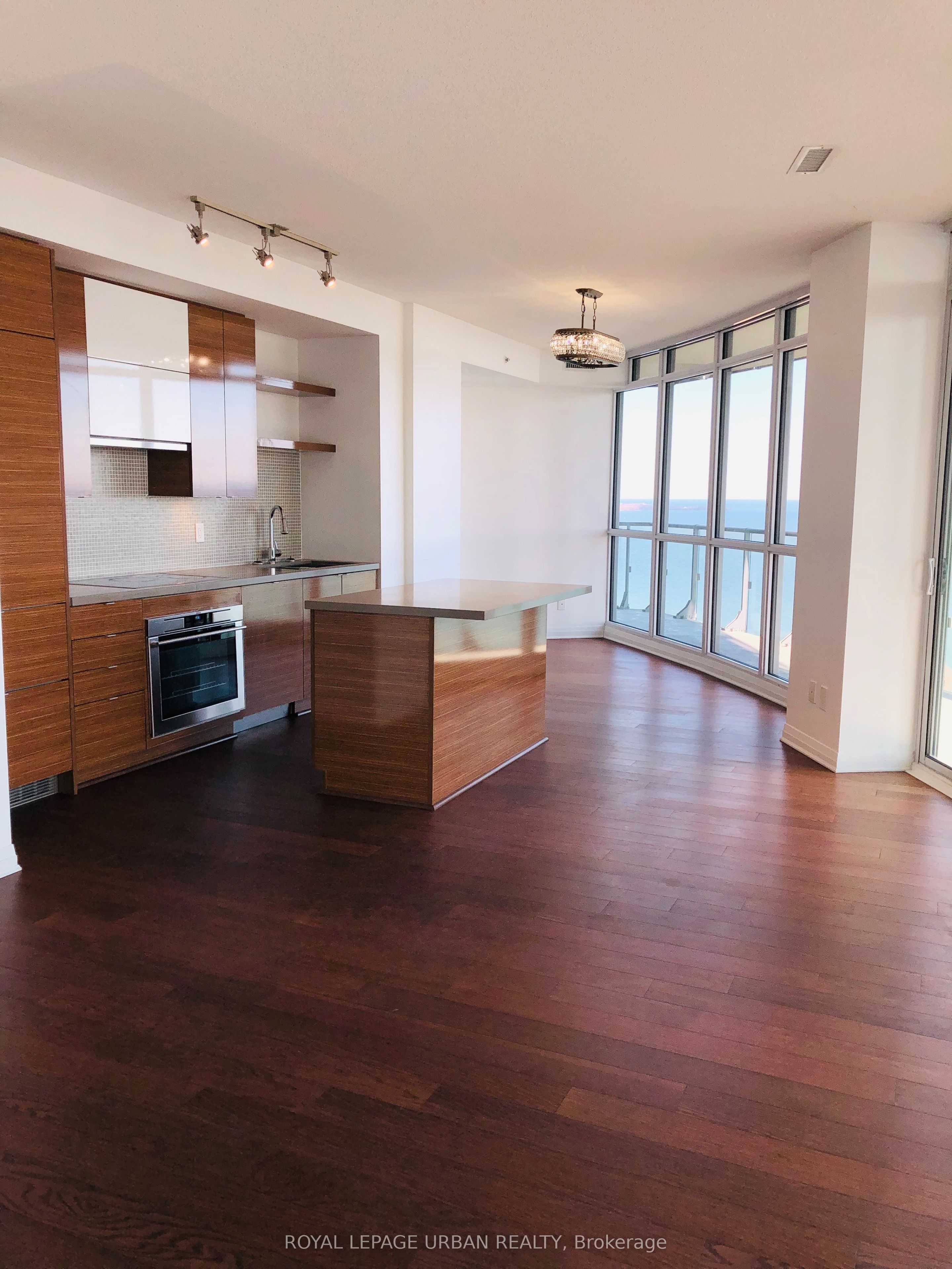 MLS #W12456658 image #9