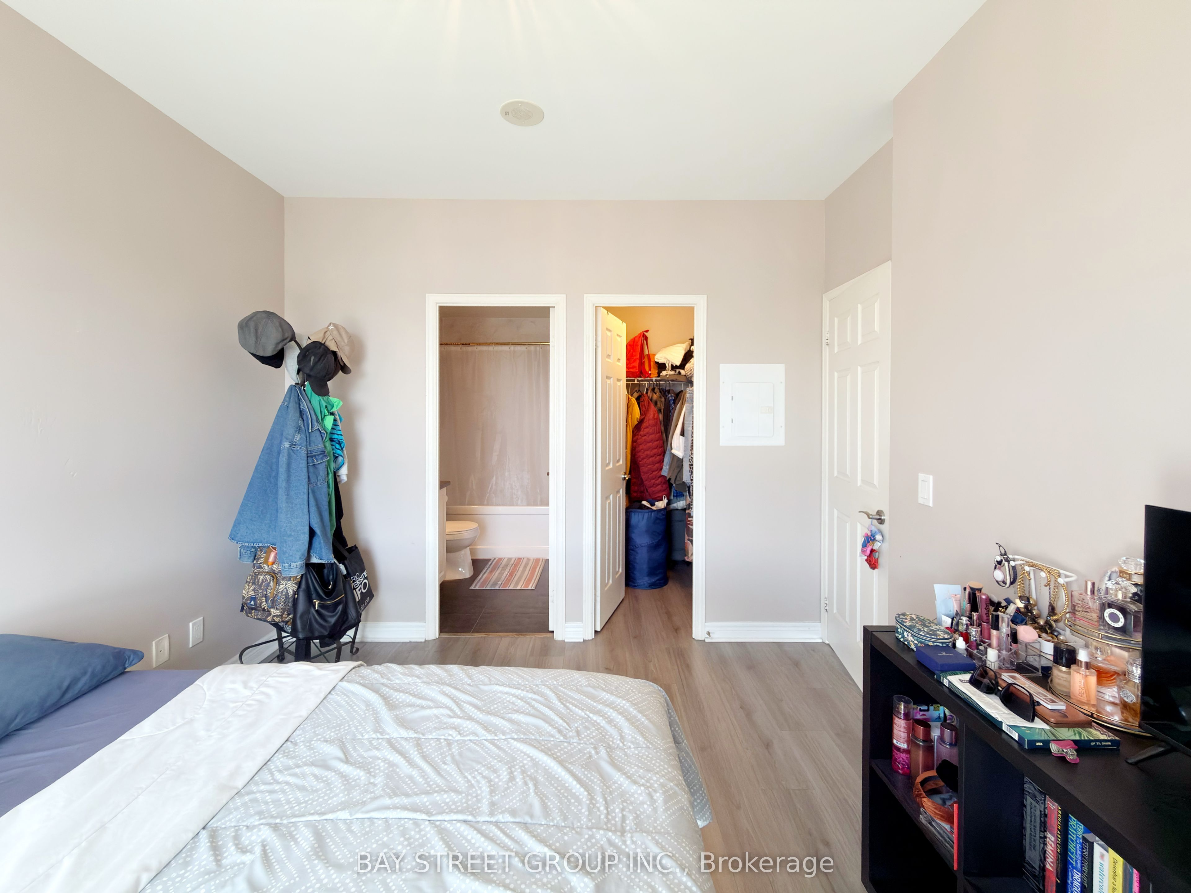 MLS #W12457412 image #7