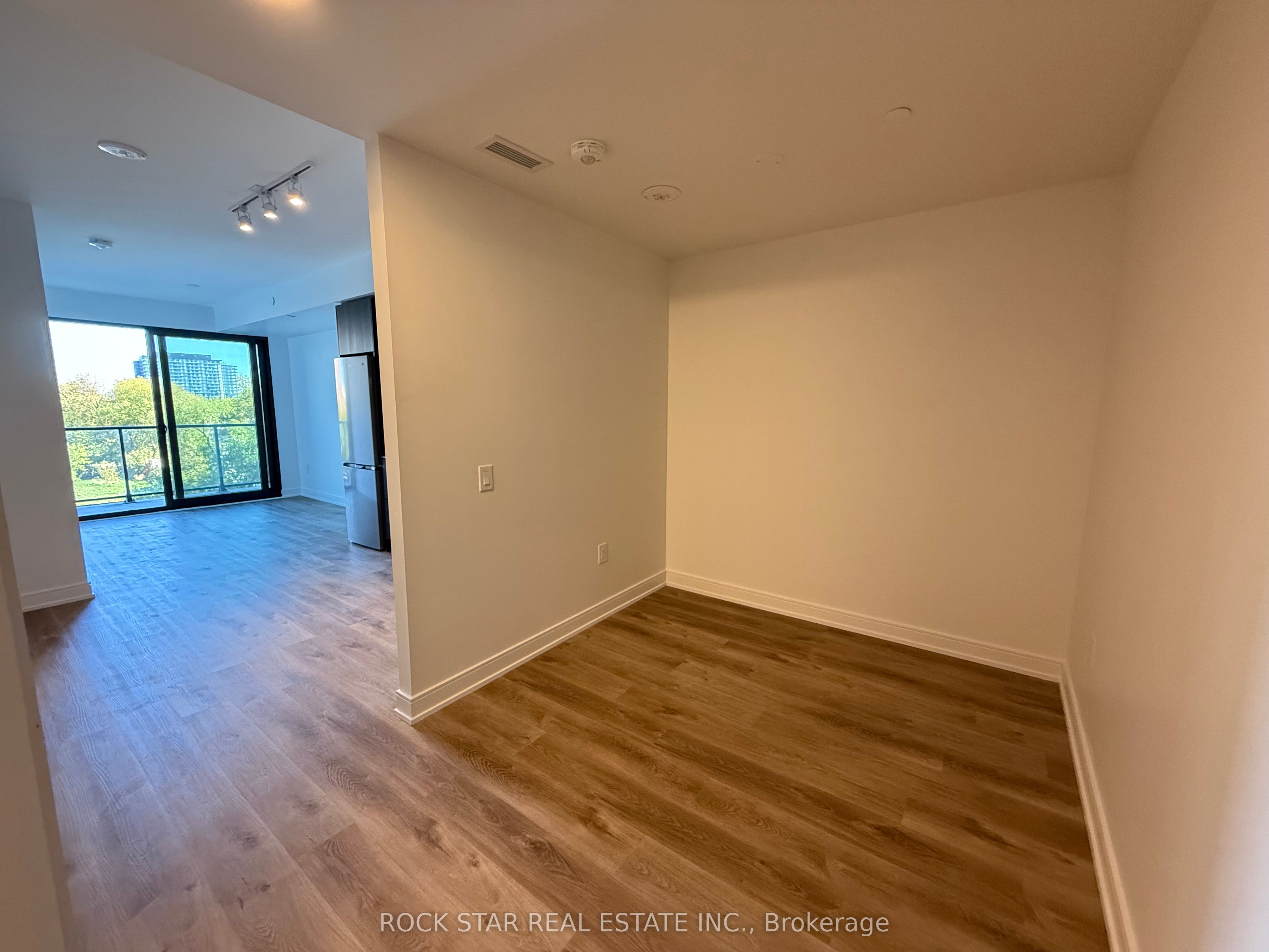 MLS #W12459284 image #1