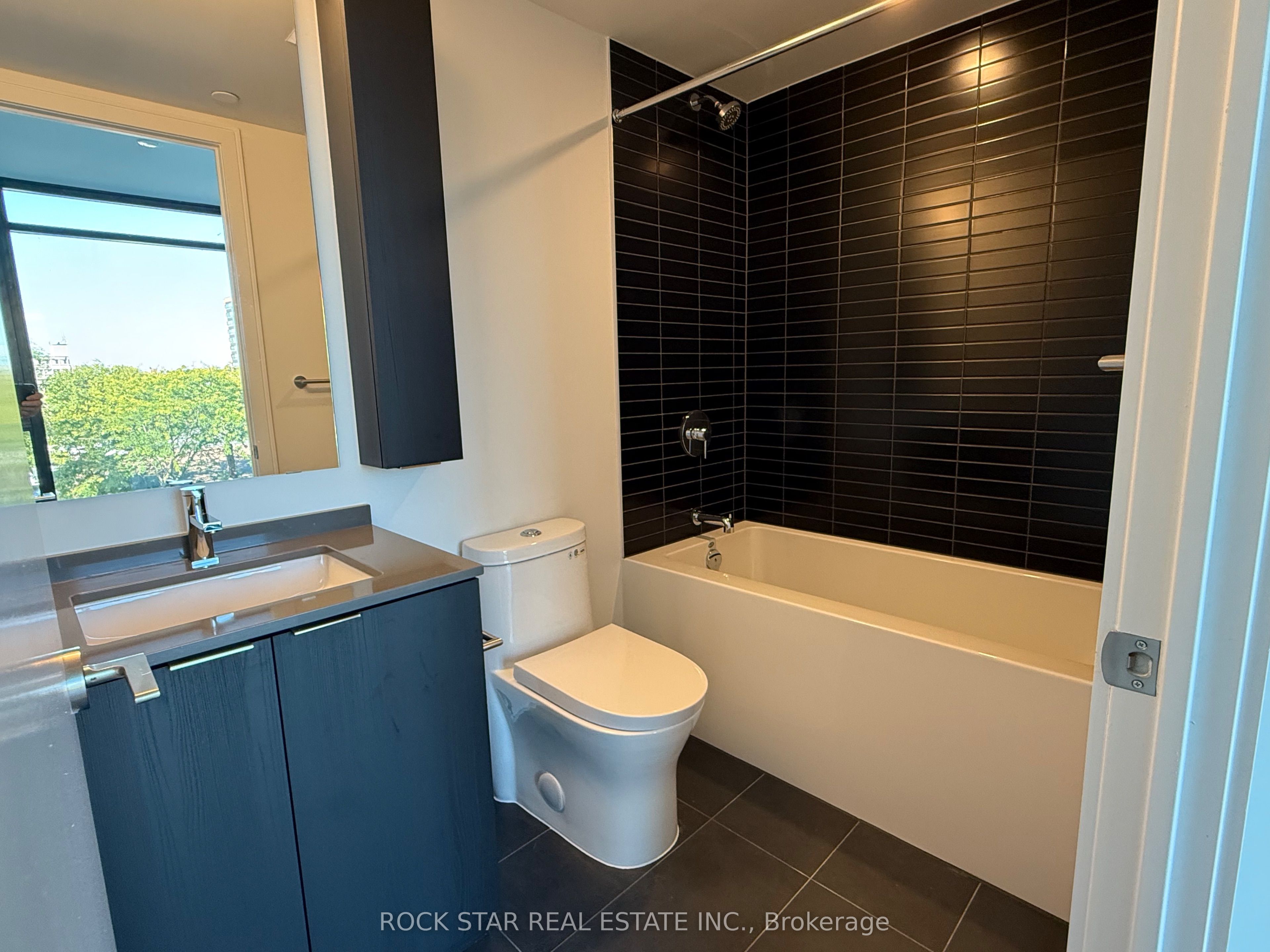 MLS #W12459284 image #8