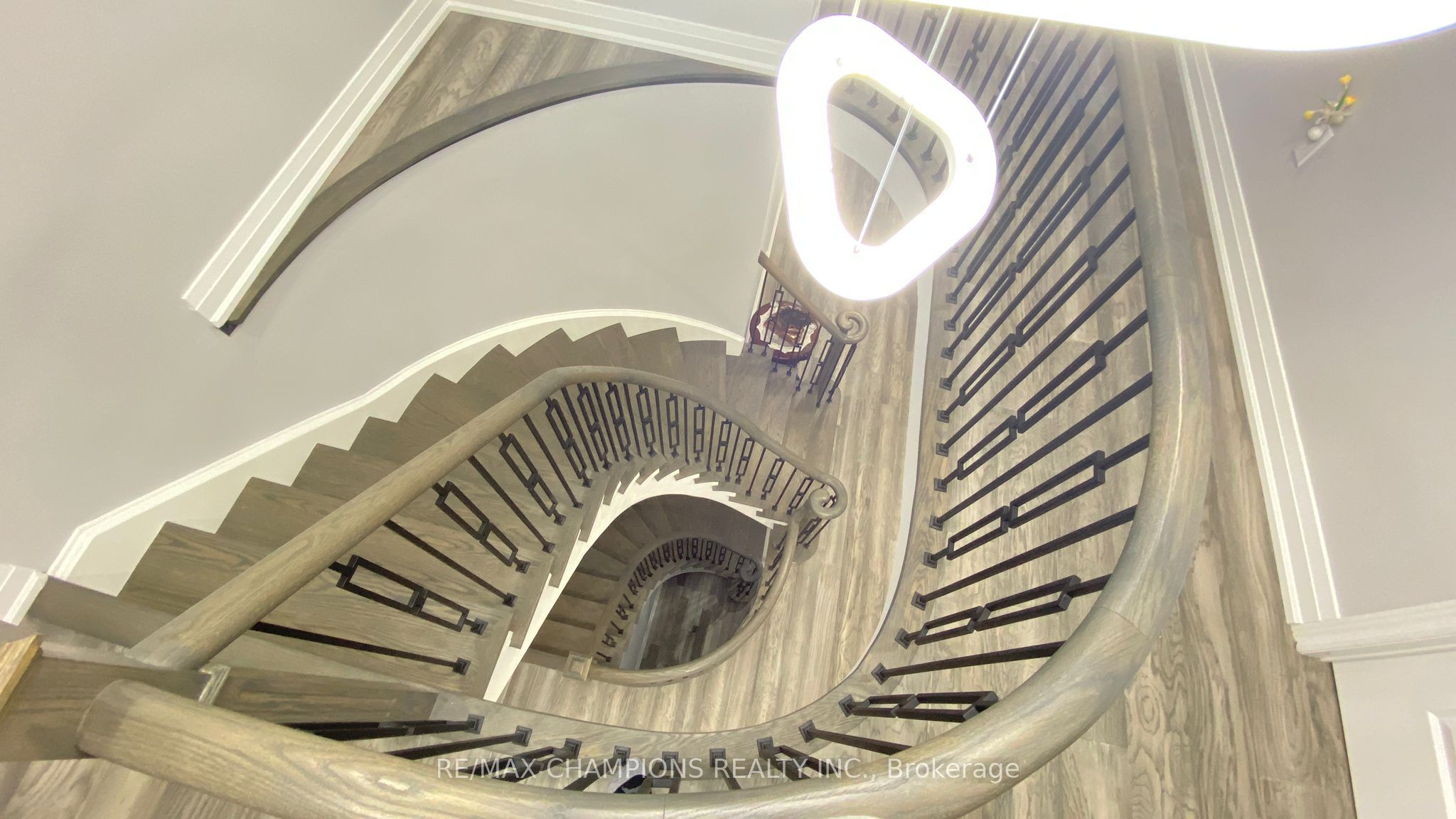 MLS #W12464709 image #10