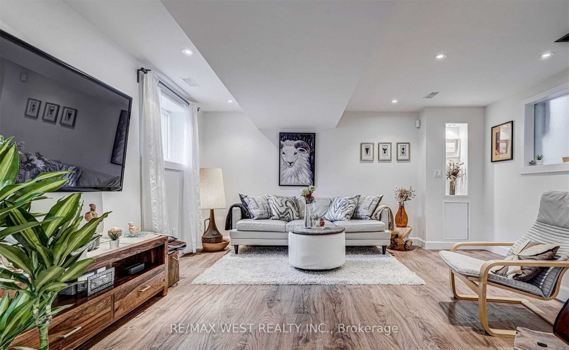 MLS #W12466450 image #13