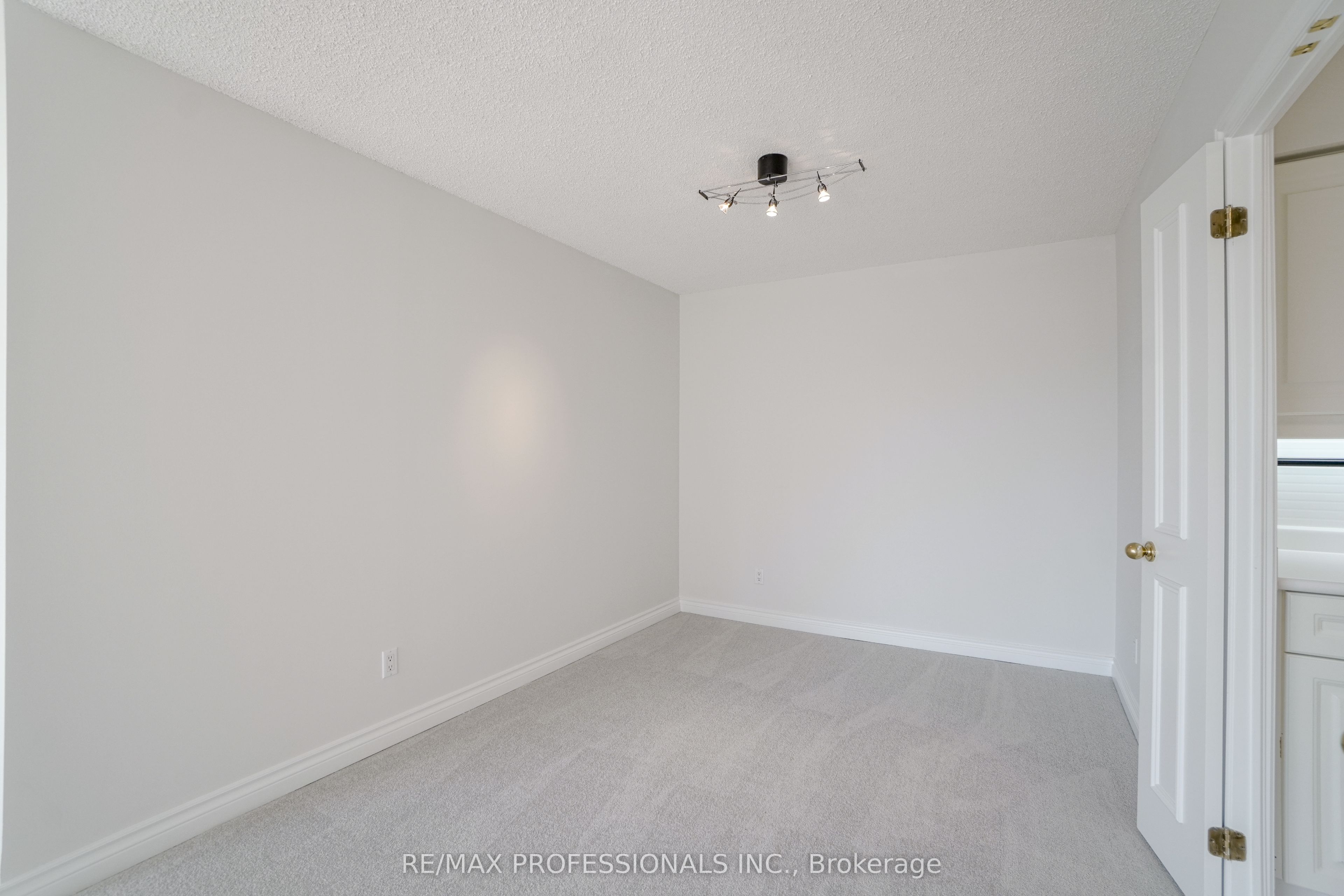 MLS #W12469523 image #12