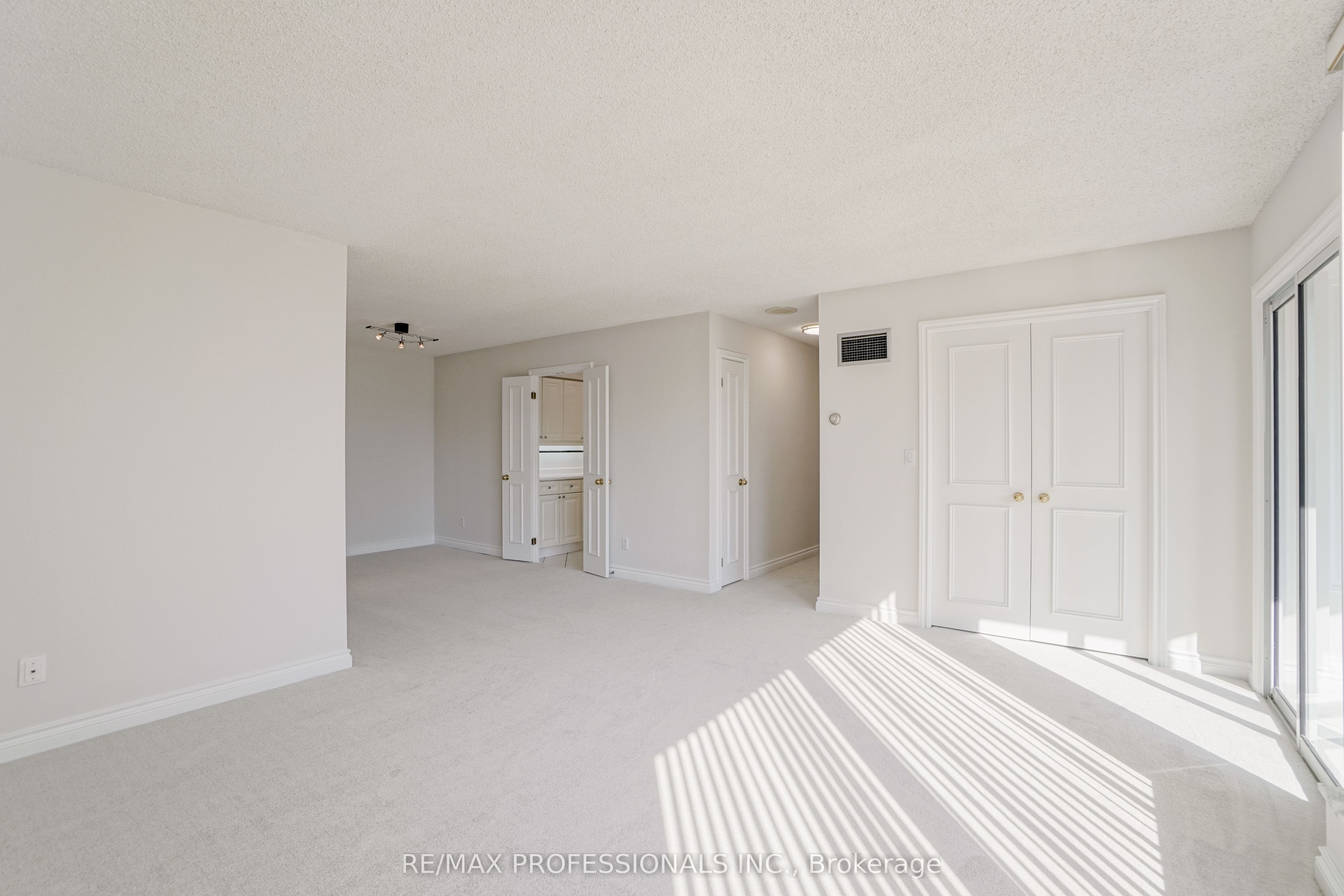 MLS #W12469523 image #17