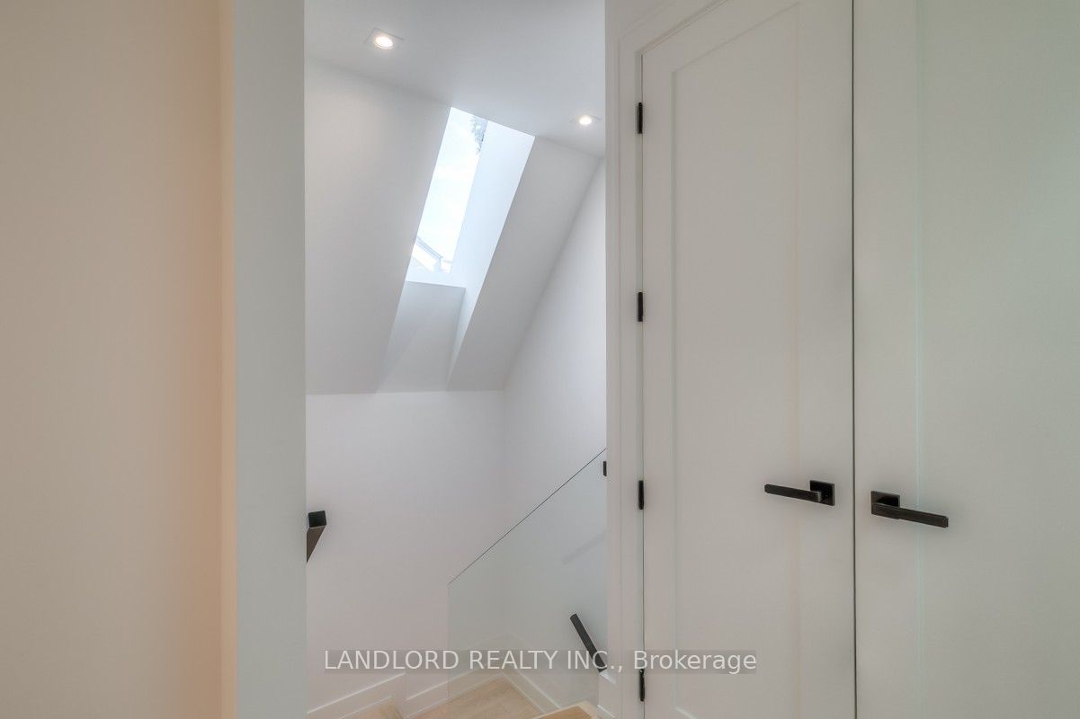 MLS #W12472088 image #15