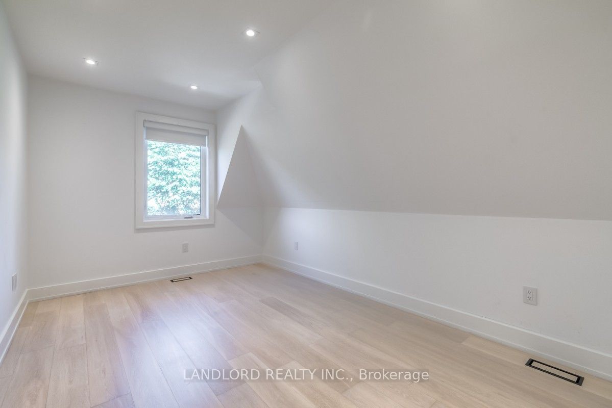 MLS #W12472088 image #8