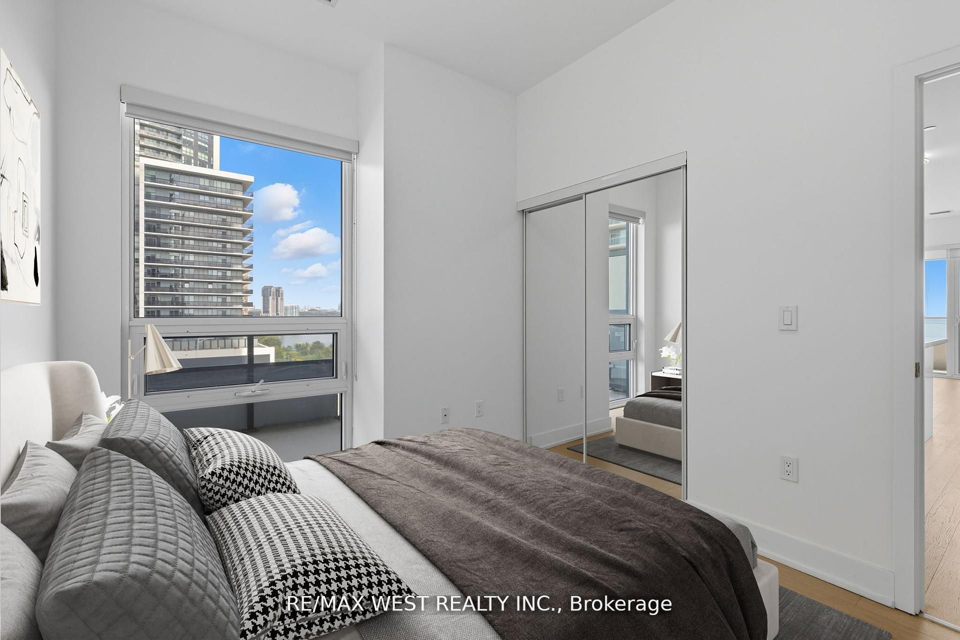 MLS #W12473989 image #3