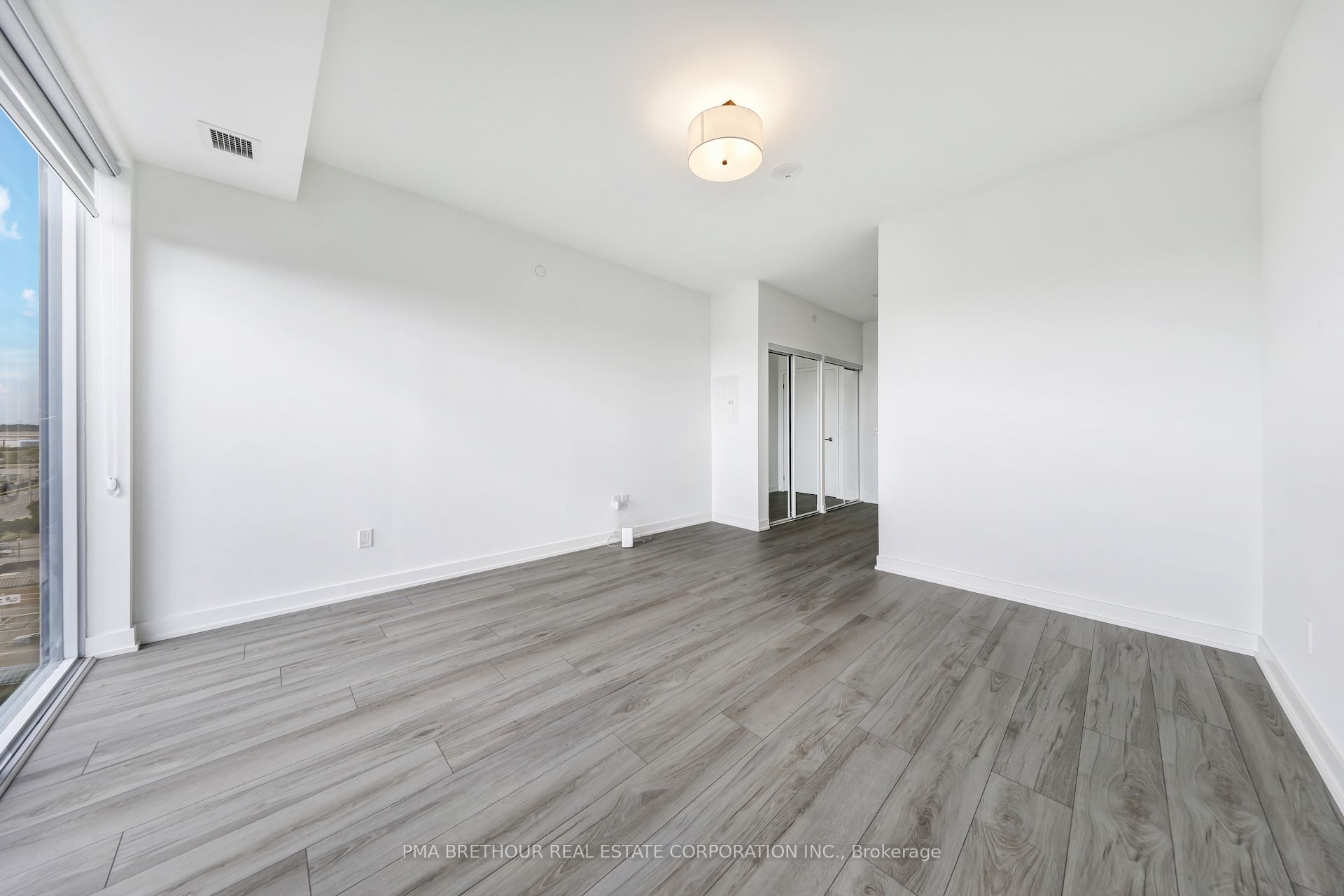 MLS #W12479481 image #11